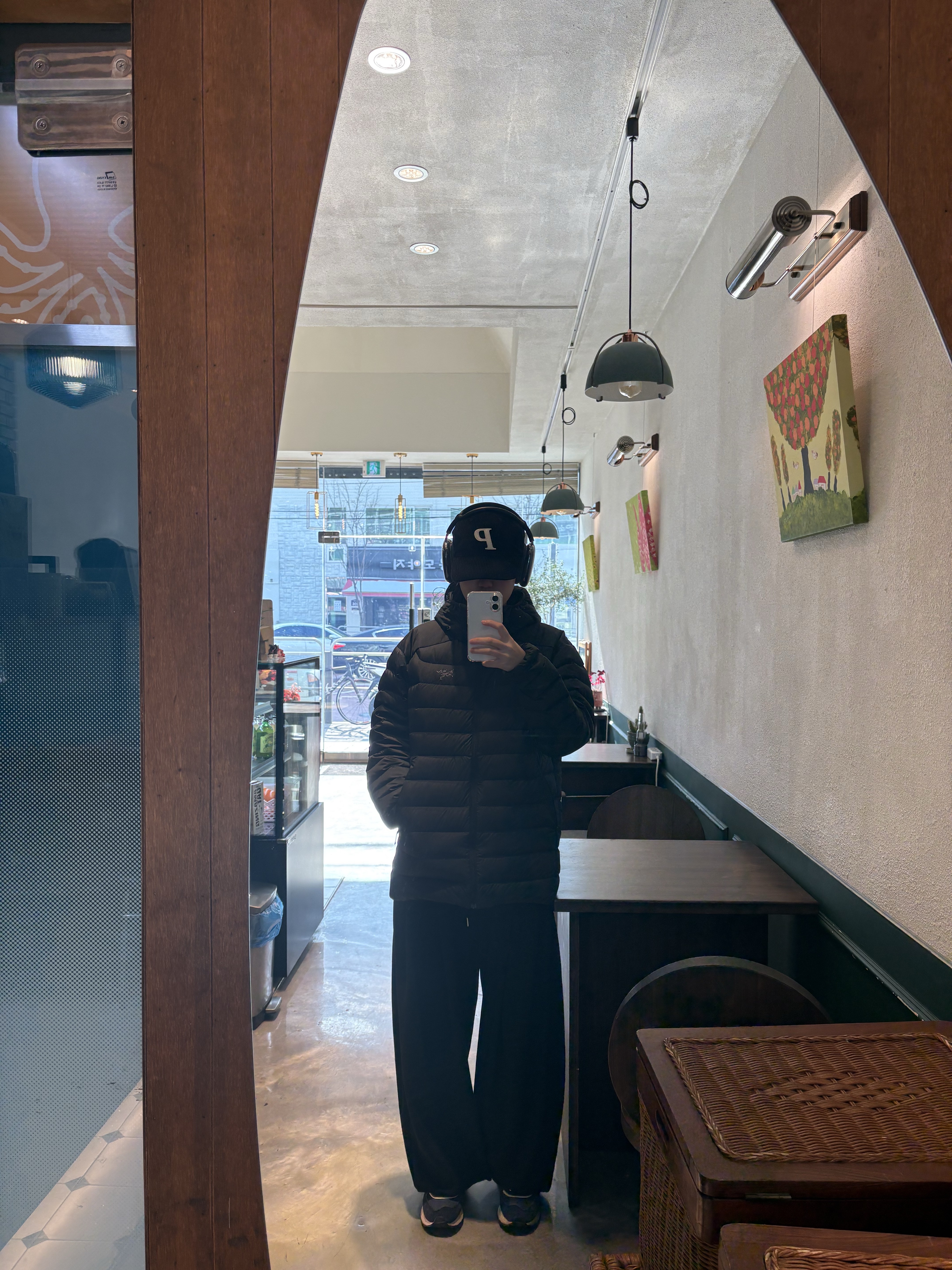 Arc'teryx Cerium Hoody Black, Apple AirPods Max USB C Midnight (Korean Ver.) 착용 스타일 - 1