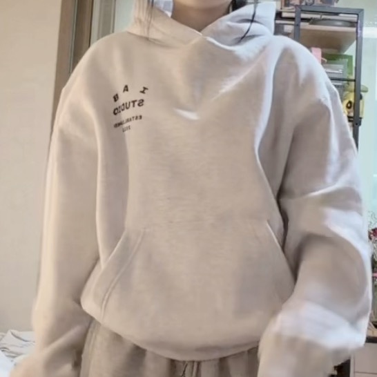 IAB Studio 25 Hoodie Light Gray Navy 착용 스타일