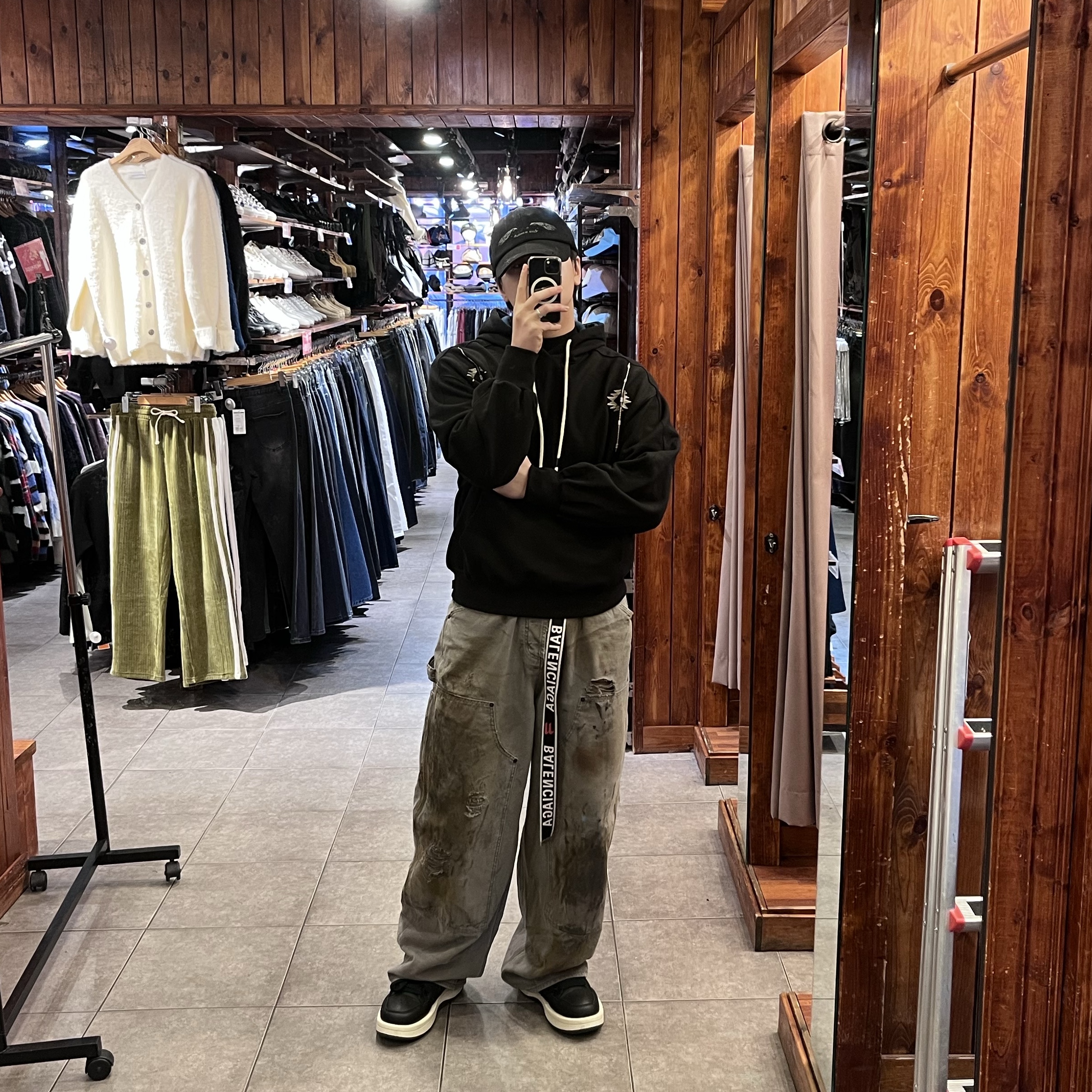 Maison Mihara Yasuhiro Baker OG Sole Canvas Low Cut Sneakers White, Stussy x Our Legacy Work Shop Skullcap Pale Brown 착용 스타일 - 5