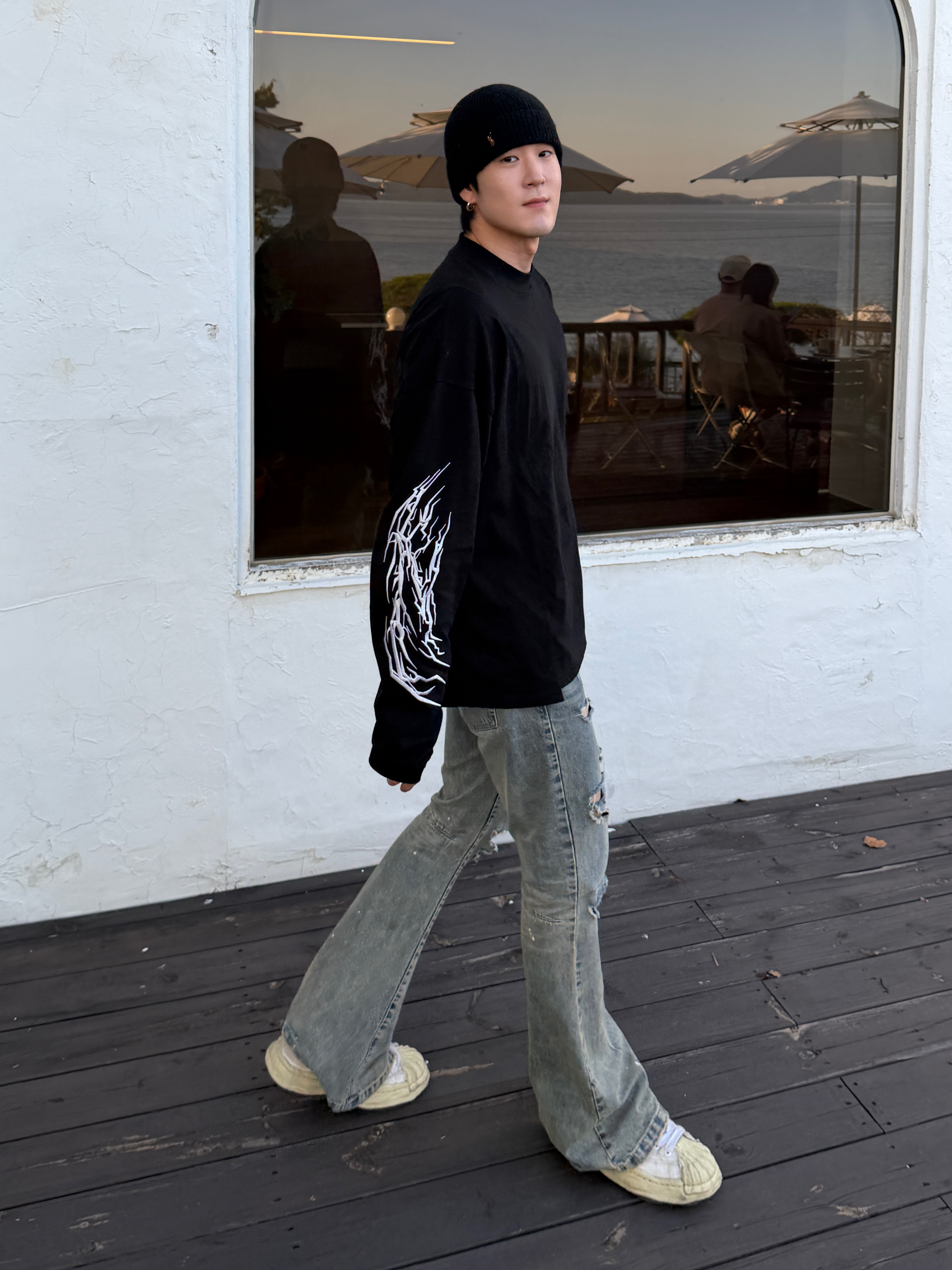 Maison Mihara Yasuhiro Blakey VL OG Sole Canvas Low-top Sneakers White, Maison Mihara Yasuhiro Blakey OG Sole Canvas Low-top Sneakers Black White 착용 스타일 - 3
