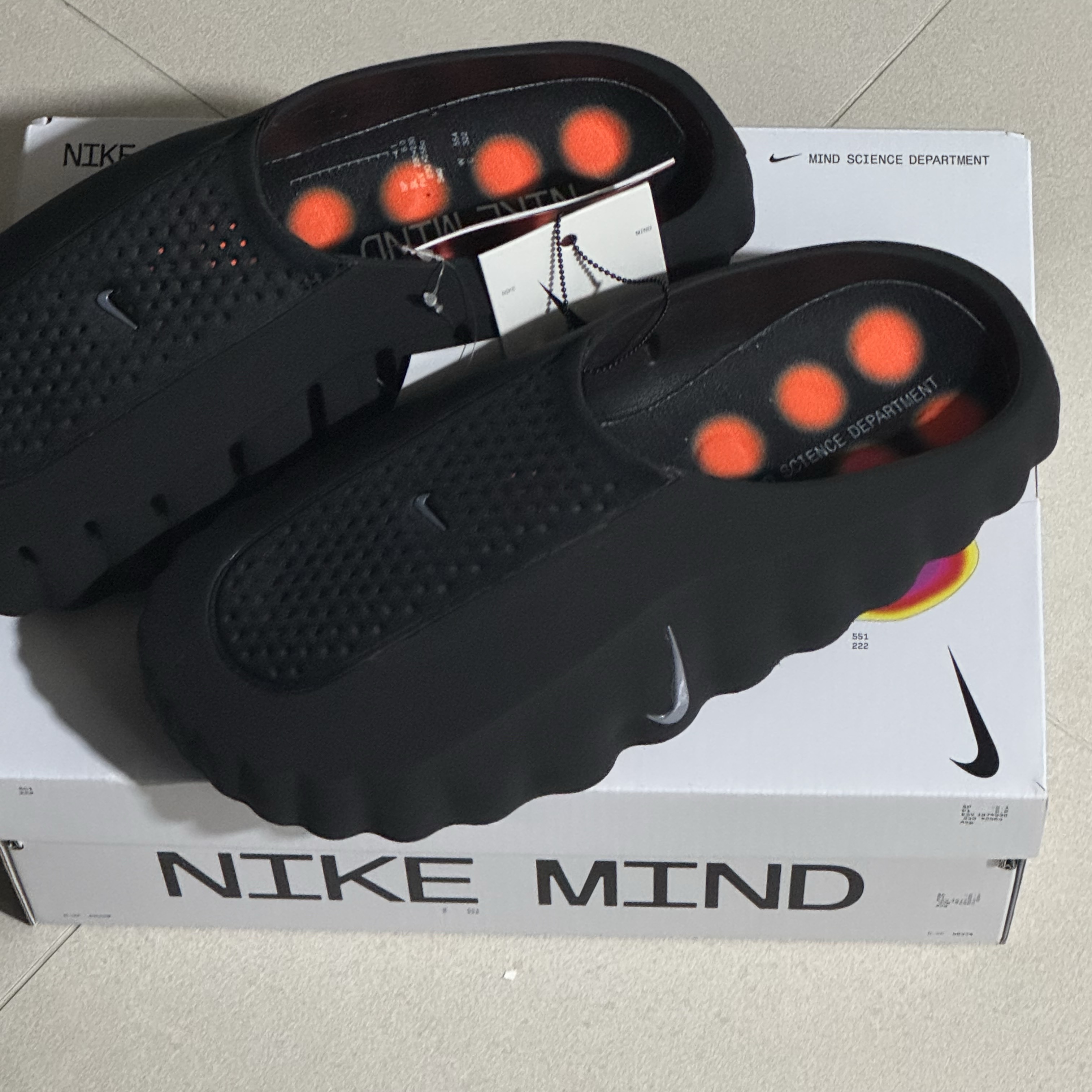 Nike Mind 001 Black Chrome 착용 스타일 - 3
