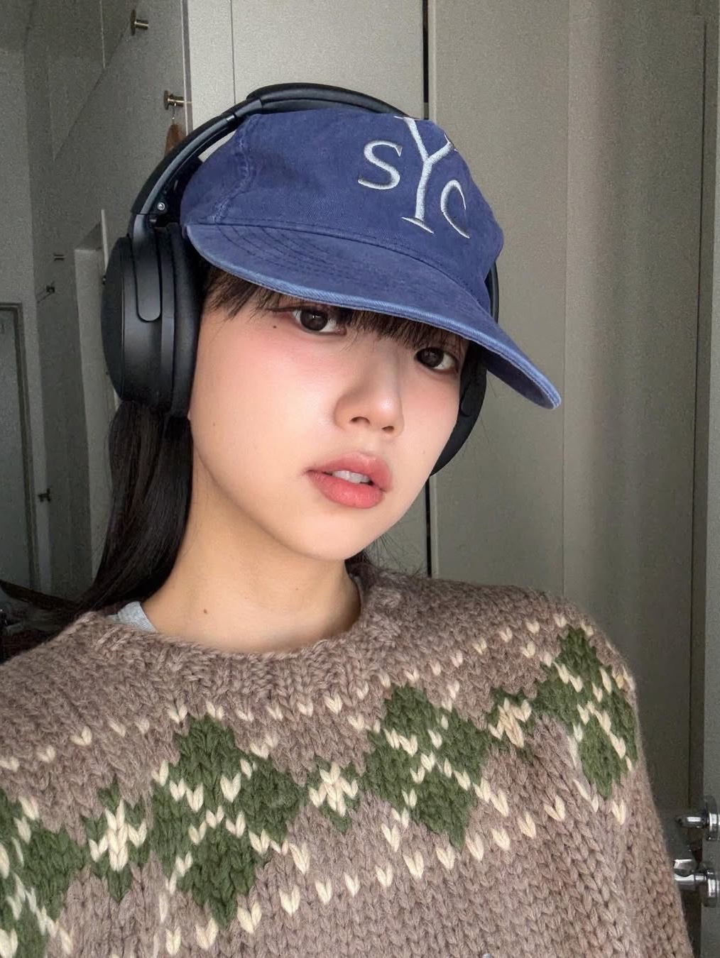 Sunday Ceremony Syc Logo 5 Panel Cotton Cap - Blue 착용 스타일