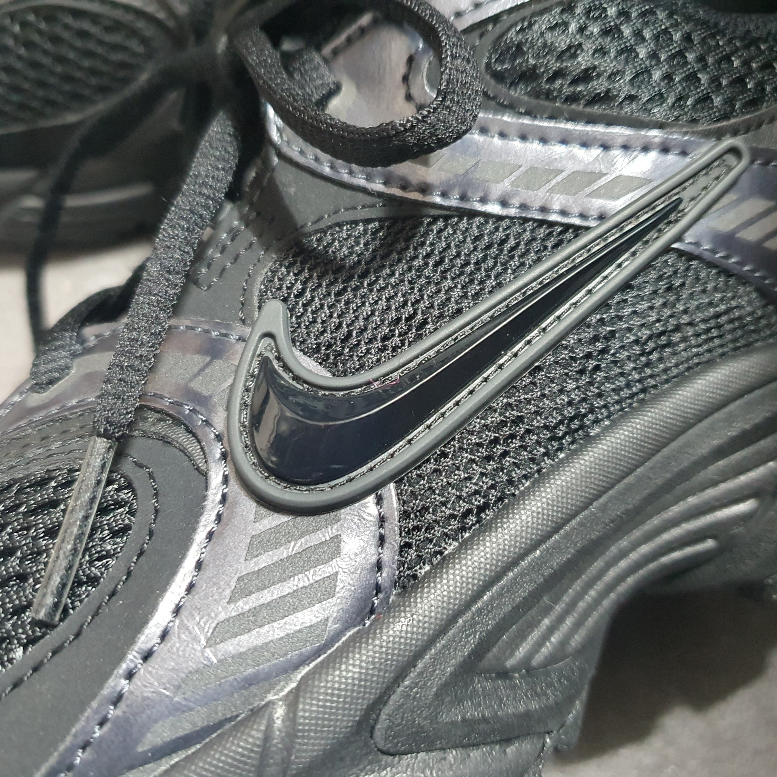Nike V5 RNR Black Anthracite 착용 스타일 - 1
