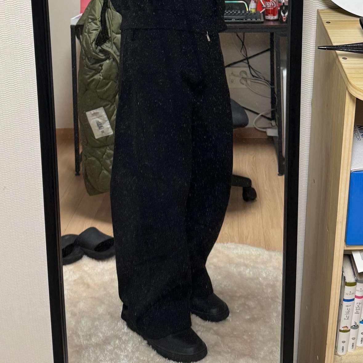 Nike Air Force 1 '07 Low Triple Black 착용 스타일 - 3