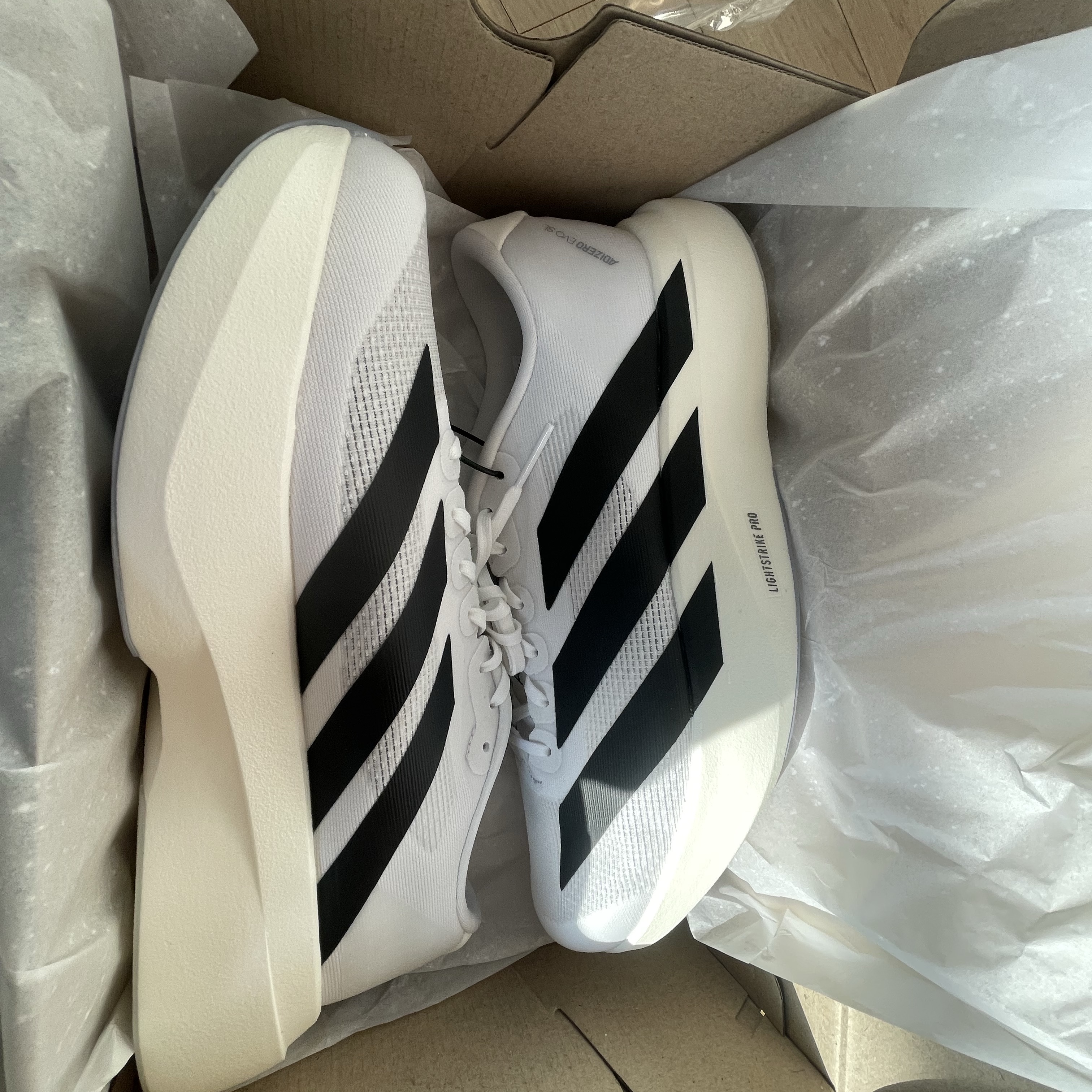 Adidas Adizero EVO SL Cloud White Core Black 착용 스타일
