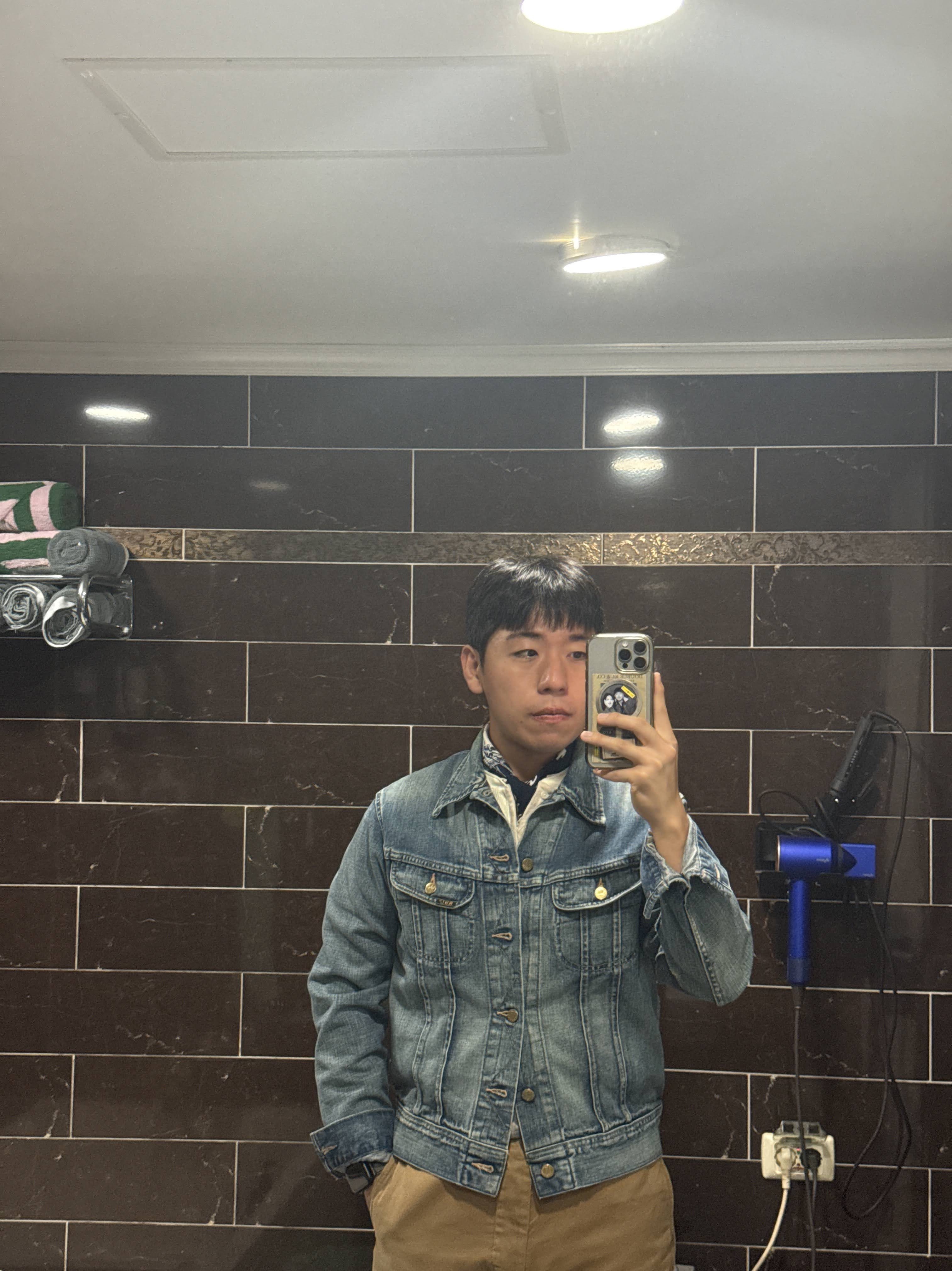 Double RL Indigo Denim Jacket Leland Wash, Double RL Waffle Knit Short Sleeve Henley Shirt Faded Paper White 착용 스타일