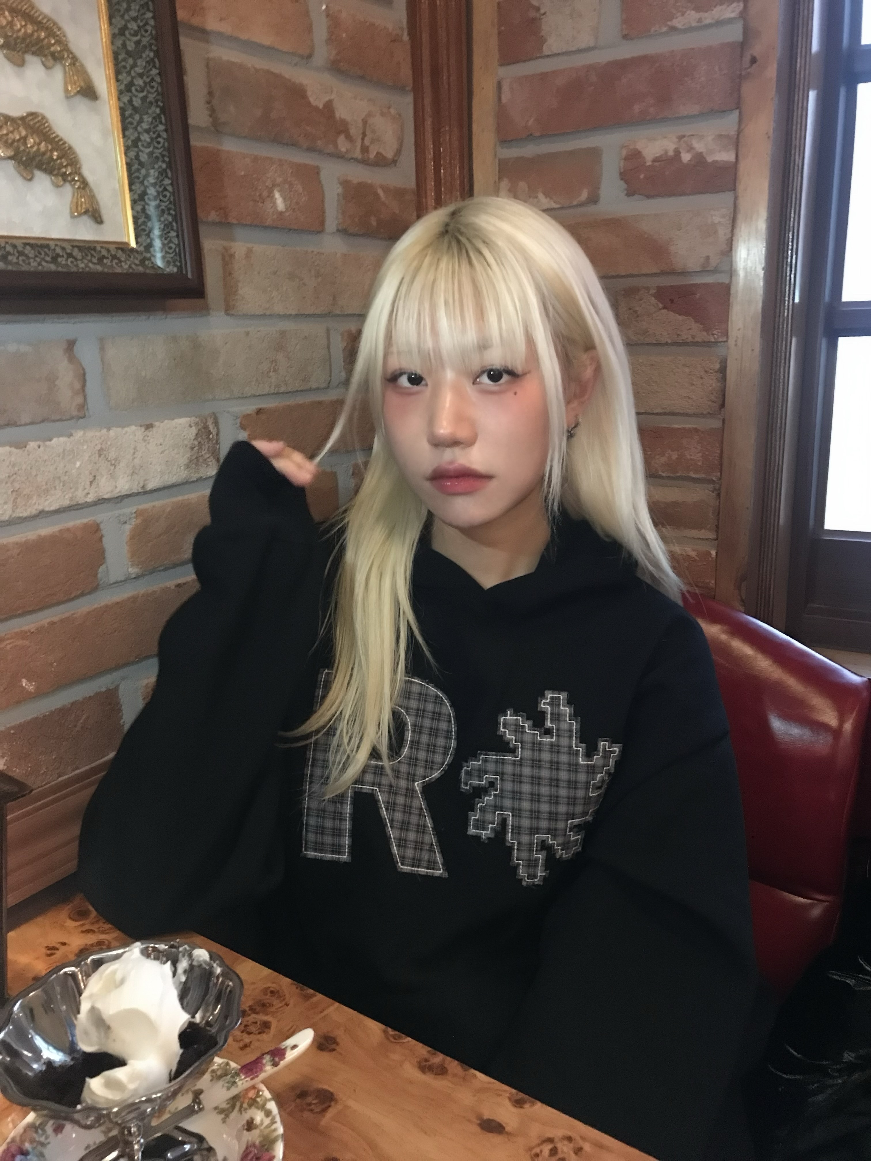 SLOW RECORD HOUSE Check Patch Hoodie Black 착용 스타일 - 7