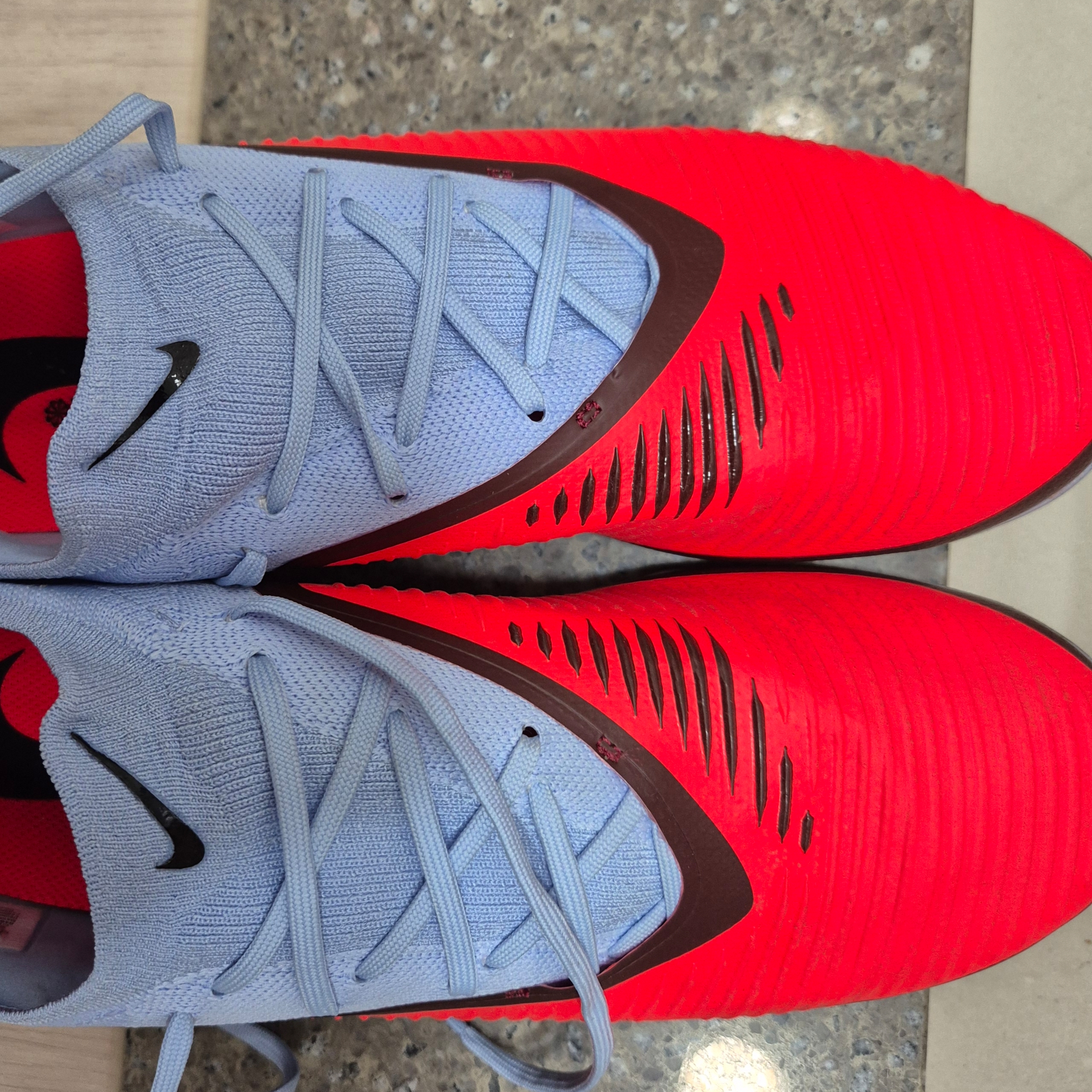 Nike ReactX Phantom 6 Low Pro TF Royal Tint Bright Crimson 착용 스타일