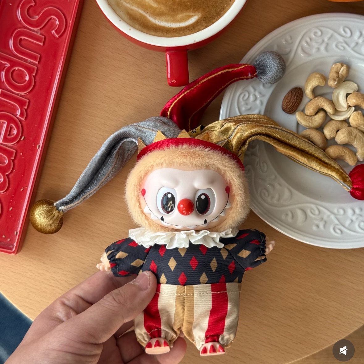 Pop Mart Why So Serious Series Vinyl Plush Pendant Moonlit Mask (Opened Case), Pop Mart Why So Serious Series Vinyl Plush Pendant Sealed Case (8 Blind Boxes) 착용 스타일