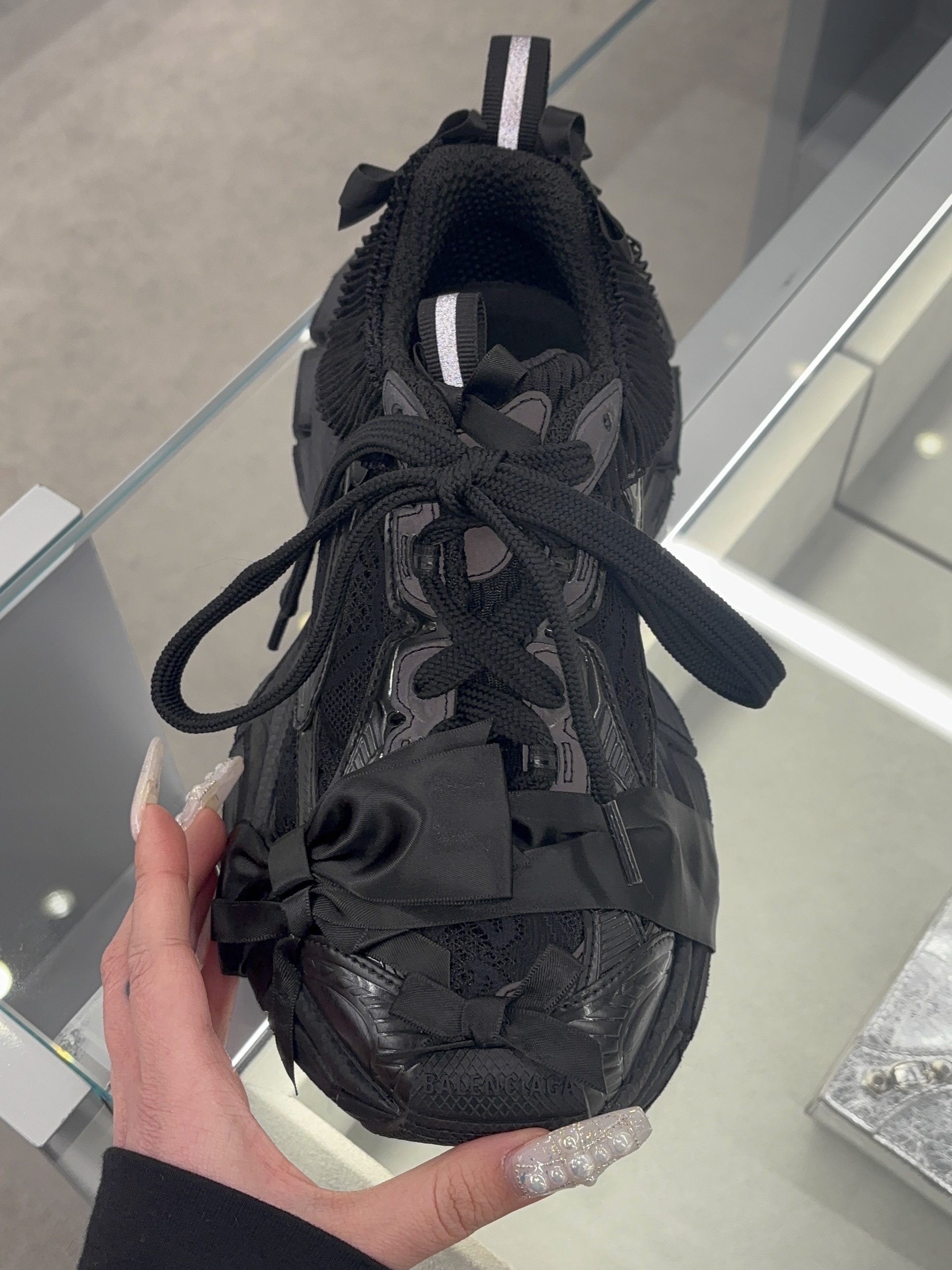 Balenciaga 3XL Extreme Lace B Sneakers Black, (W) Balenciaga 3XL Lace Sneaker Taupe White Light Blue 착용 스타일 - 1