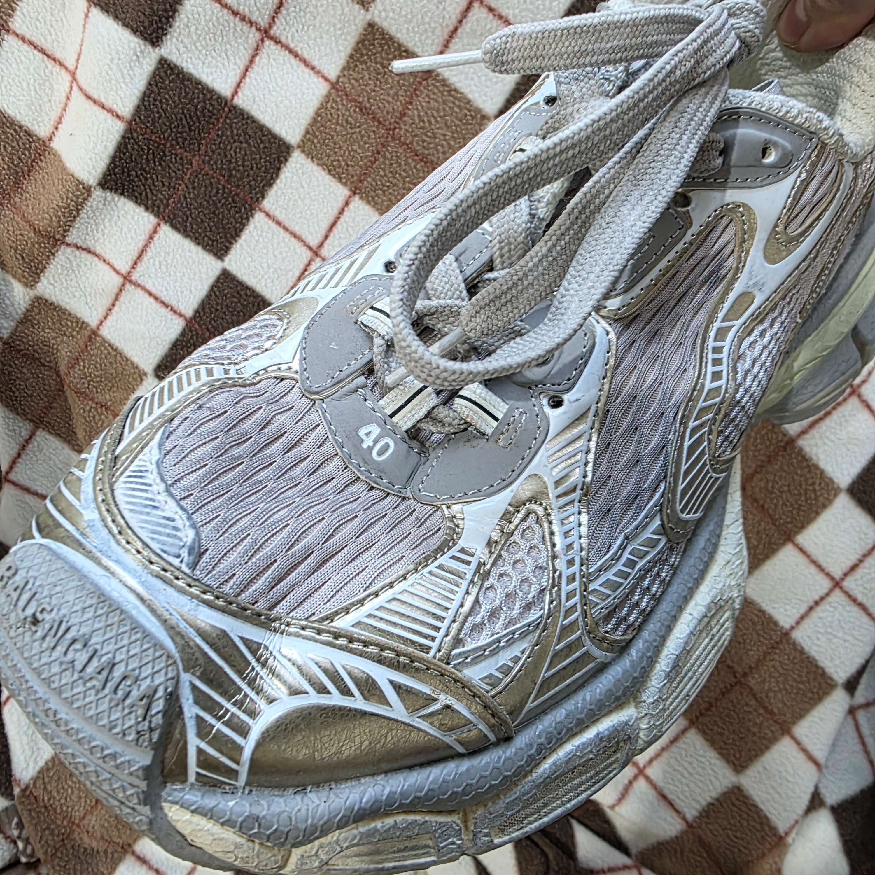 Balenciaga 3XL Sneakers Light Beige 착용 스타일