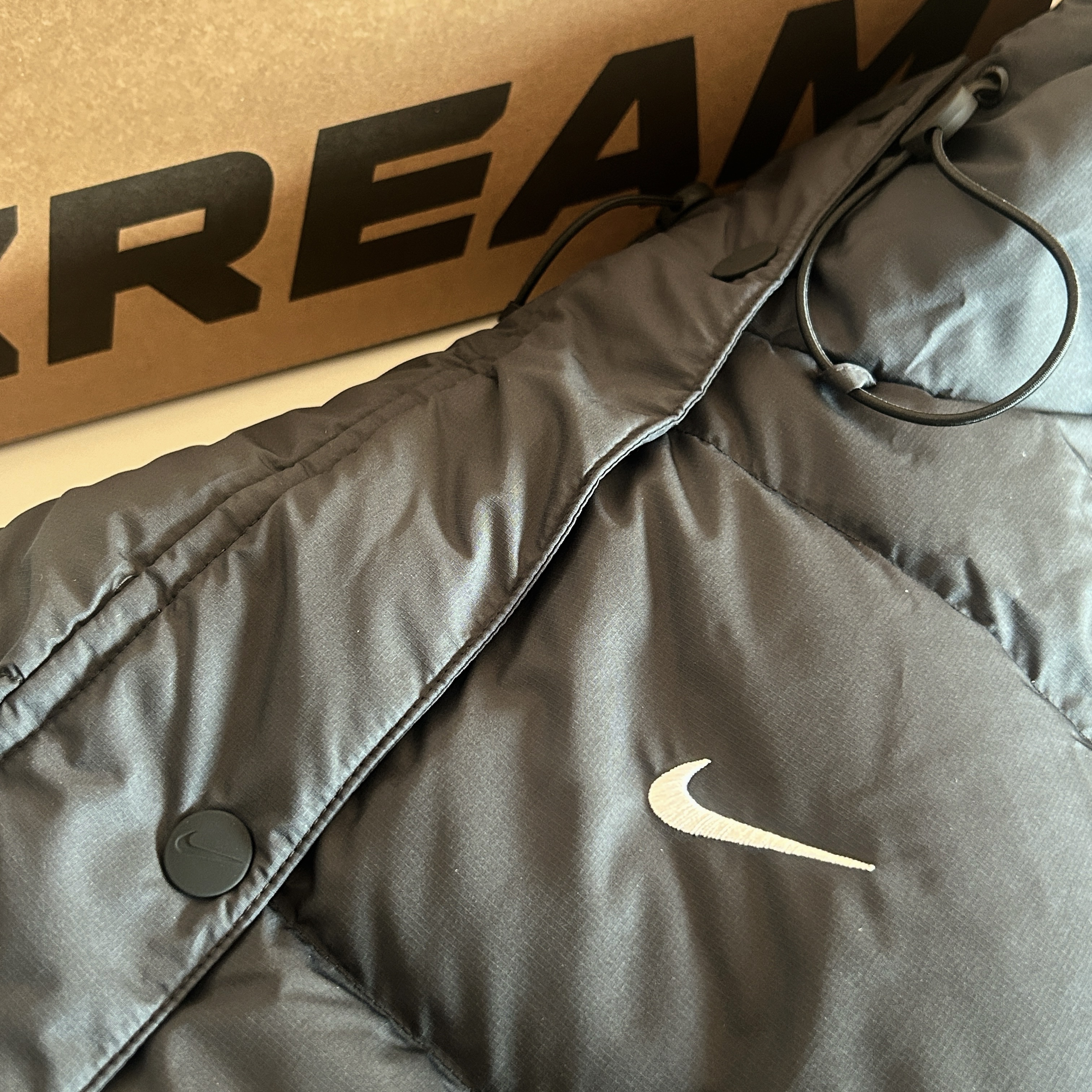 (W) Nike NSW Metro Therma-Fit Loose Fit Hooded Padded Jacket Black White 착용 스타일
