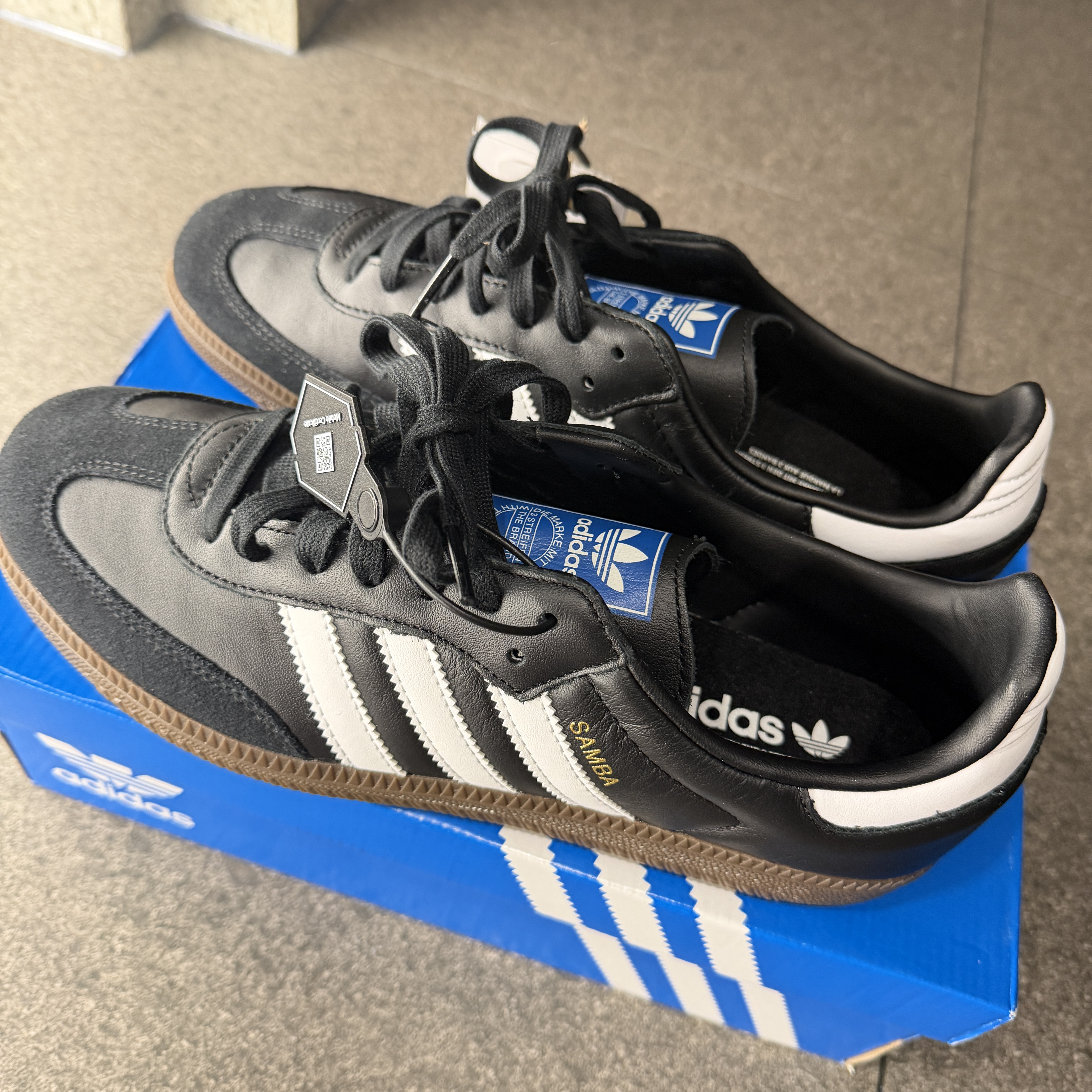 Adidas Samba OG Black White Gum 착용 스타일 - 1