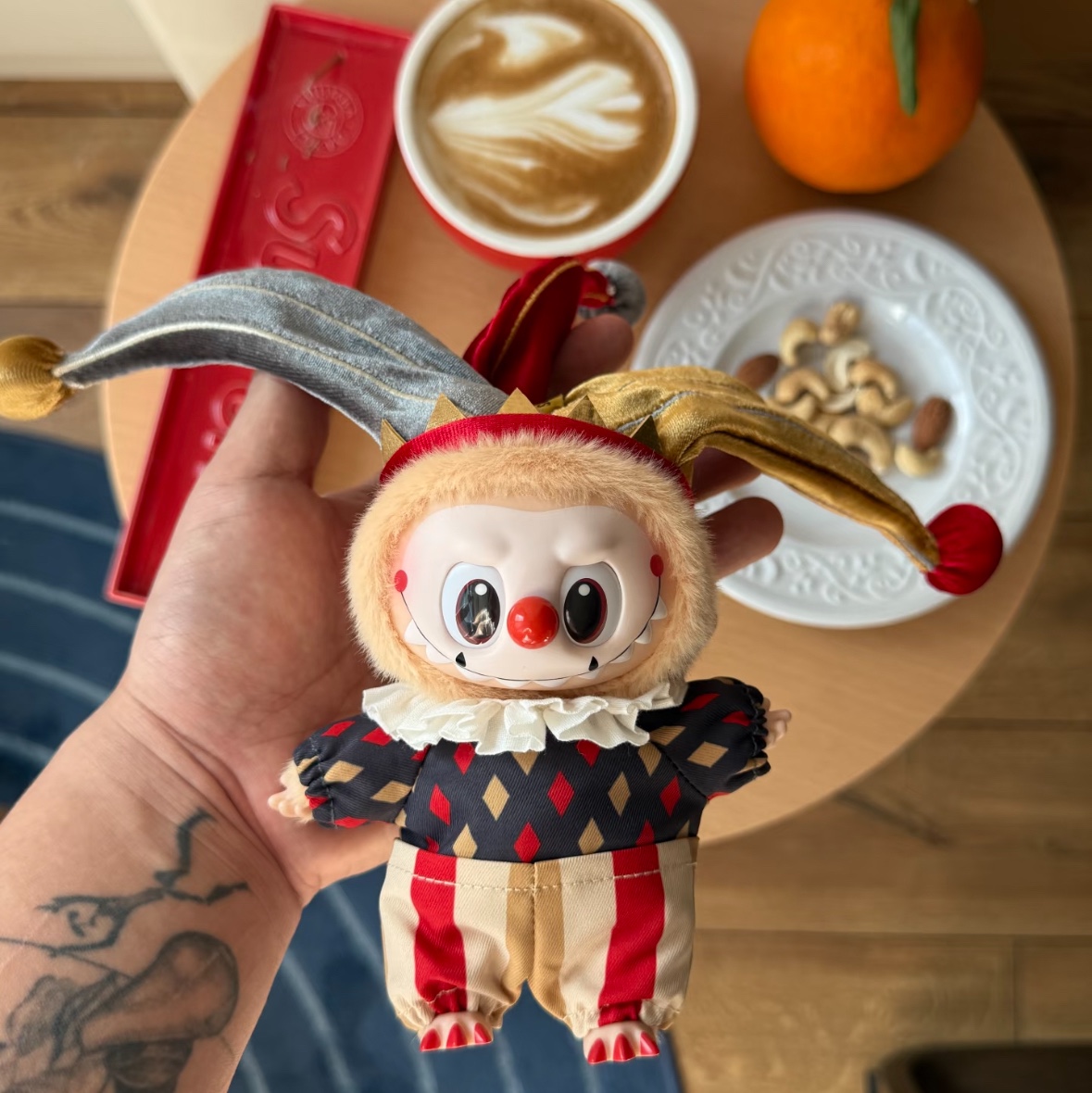 Pop Mart Why So Serious Series Vinyl Plush Pendant Moonlit Mask (Opened Case) 착용 스타일