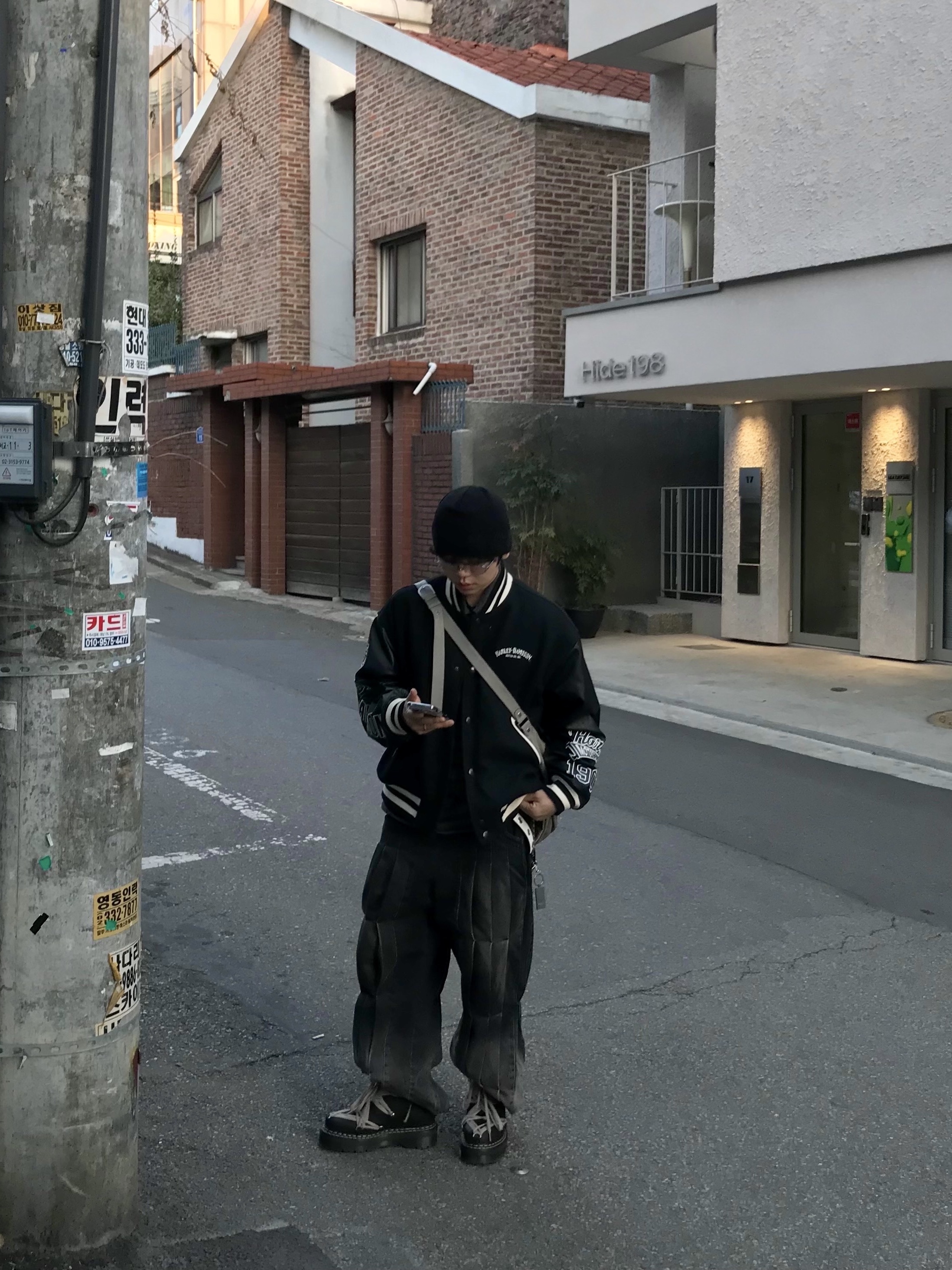 Dr. Martens x Rick Owens 1460 Quad Sole Mega Lace Boots Black, Gentle Monster Mosh 02 Silver Clear 착용 스타일 - 6