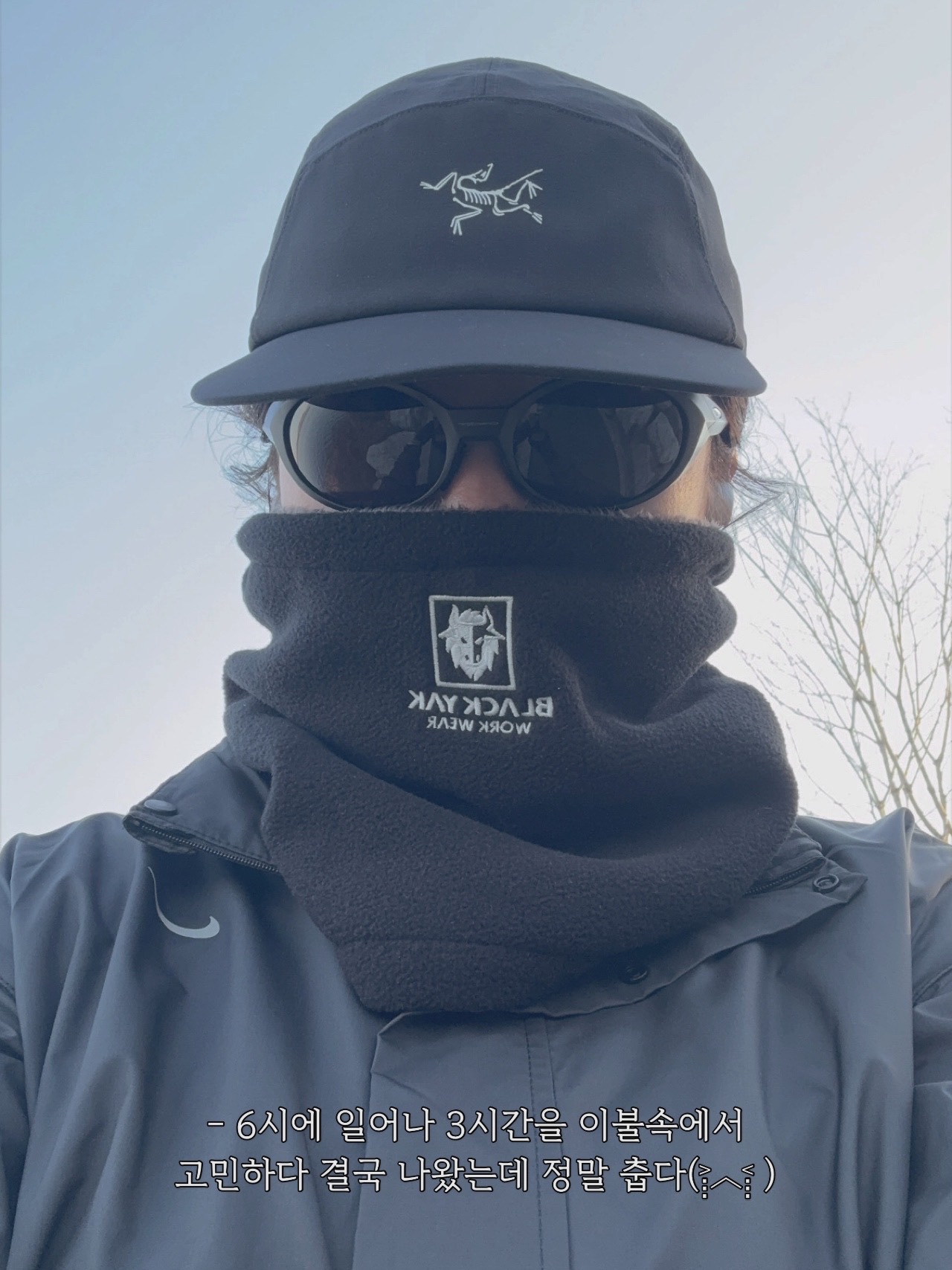 Arc'teryx Gamma 5 Panel Cap Black Arctic Silk, Oakley Eye Jacket Redux Matte Black Frame Prizm Grey Lenses High Bridge Fit 착용 스타일