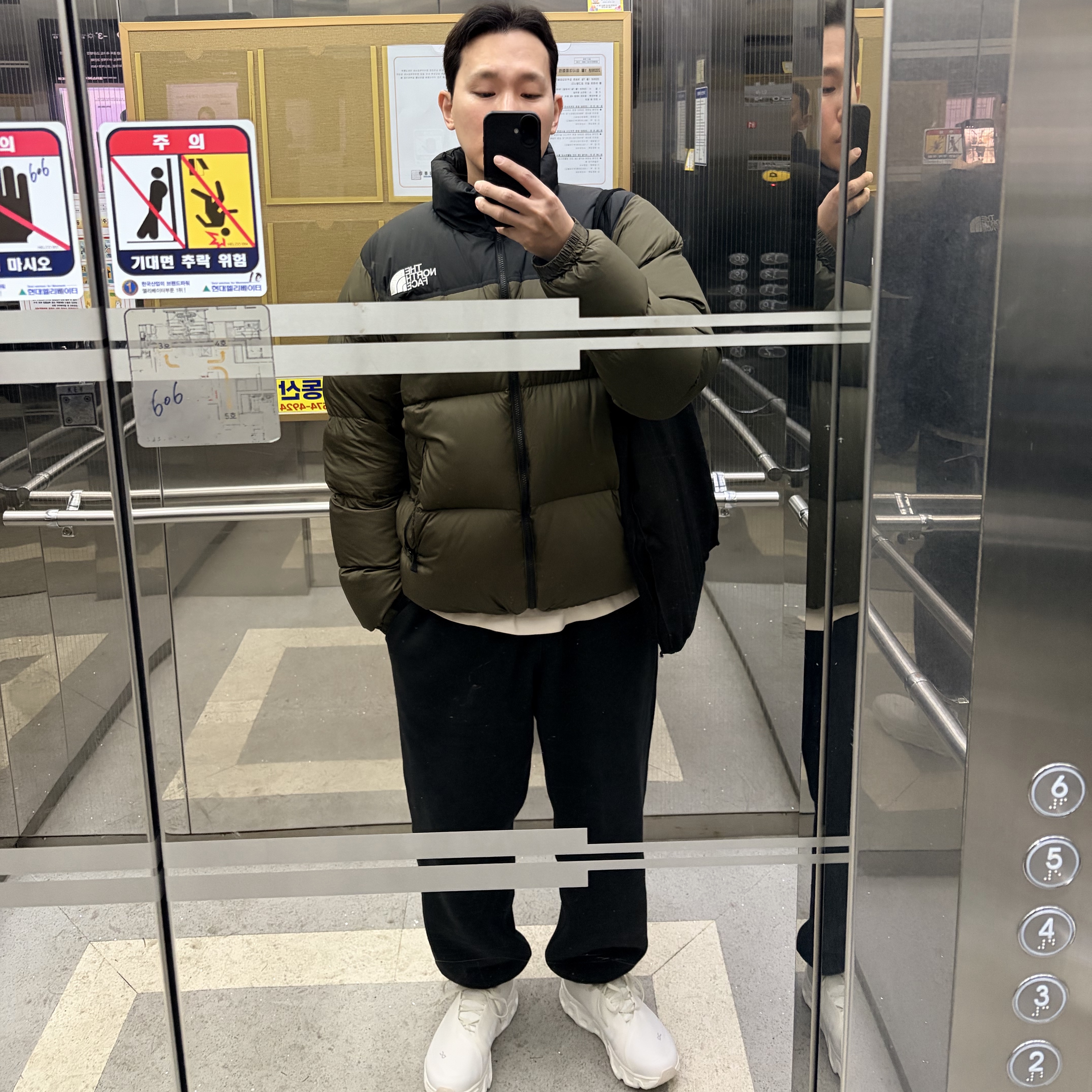 On Running x Post Archive Faction (Paf) Cloudmonster Hyper White 착용 스타일