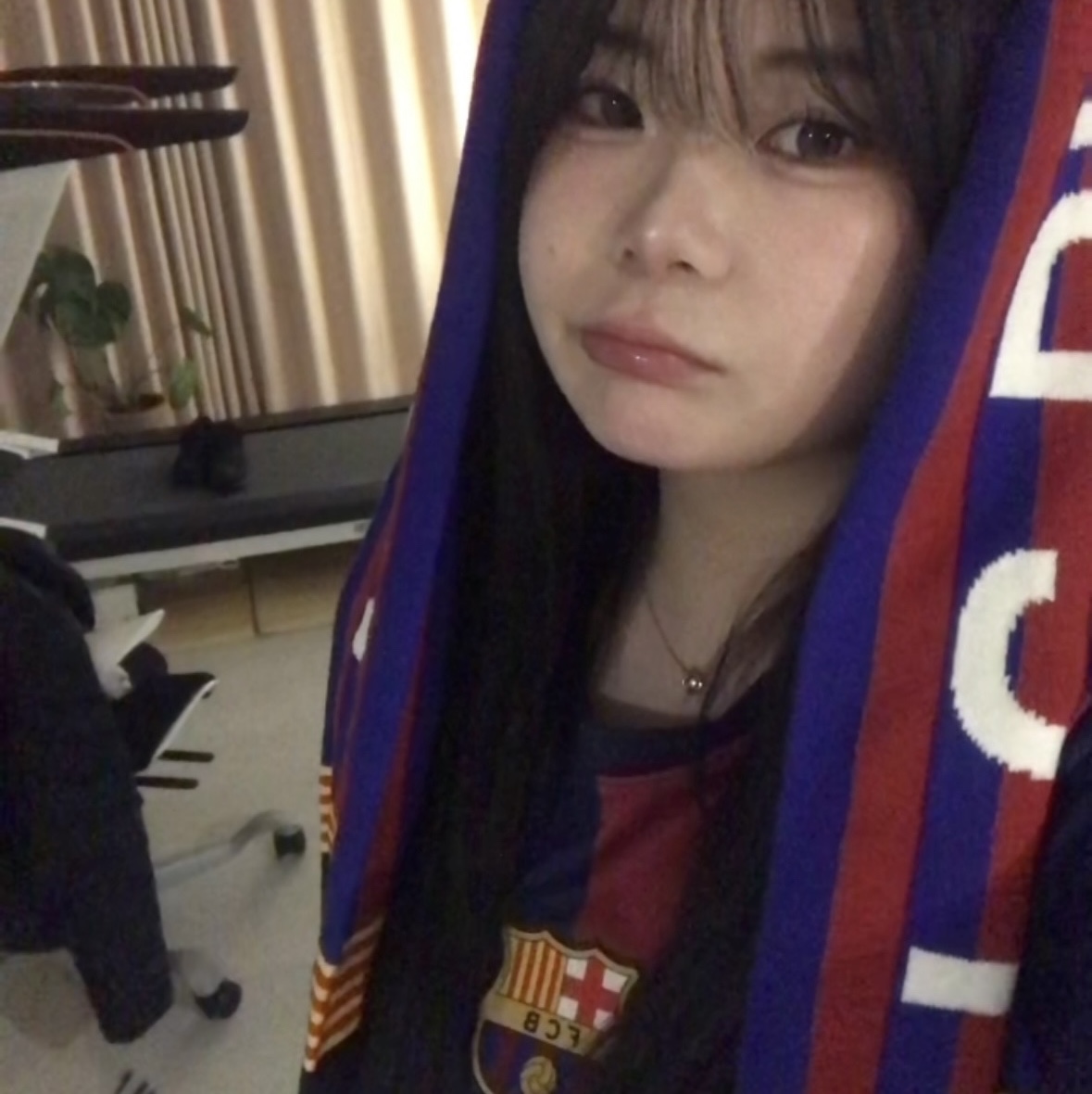 Nike FC Barcelona 2024/25 Dri-Fit Stadium Home Jersey Deep Royal Blue Noble Red (Non Marking Ver.) 착용 스타일 - 1