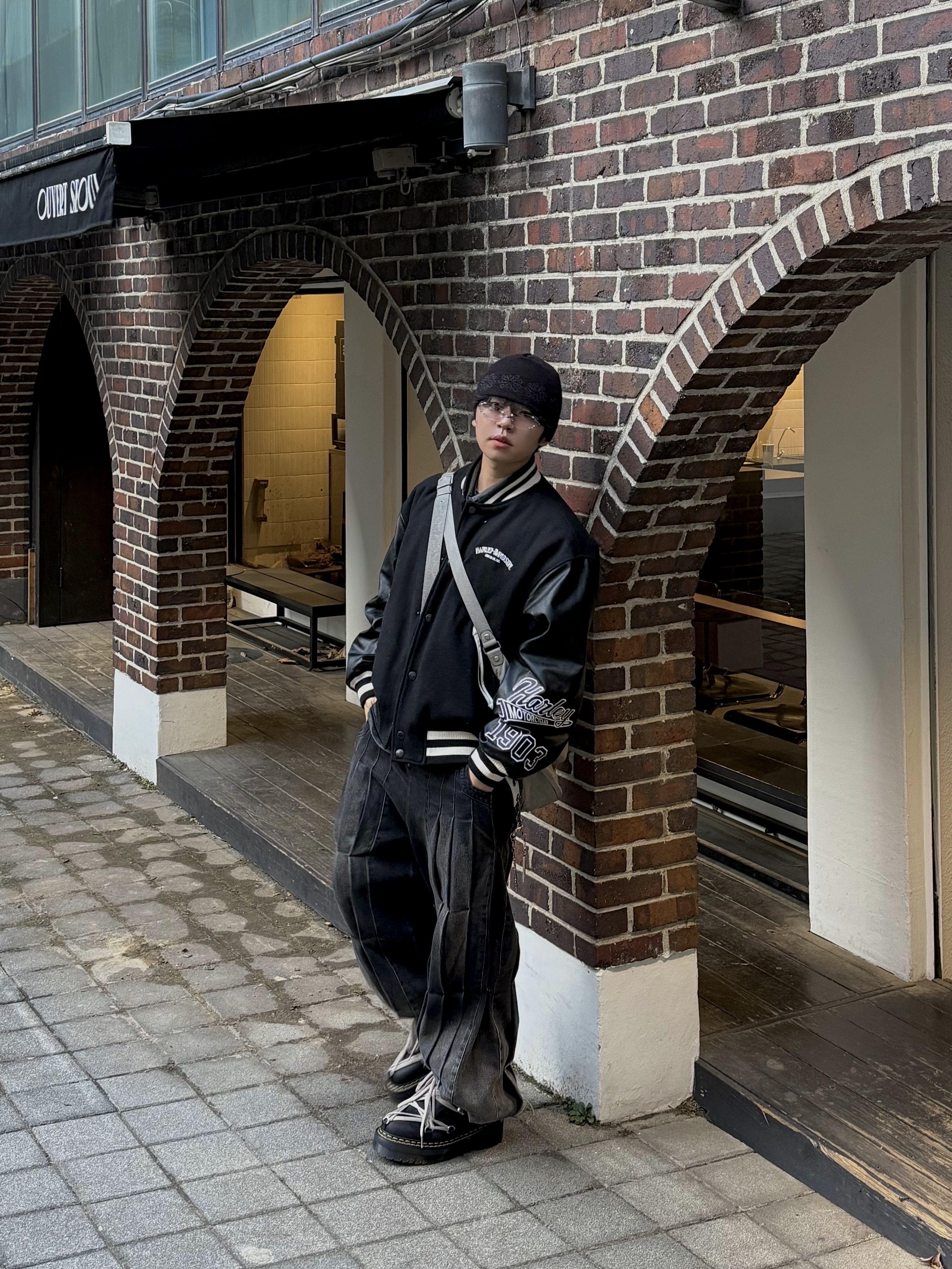 Dr. Martens x Rick Owens 1460 Quad Sole Mega Lace Boots Black, Gentle Monster Mosh 02 Silver Clear 착용 스타일 - 1