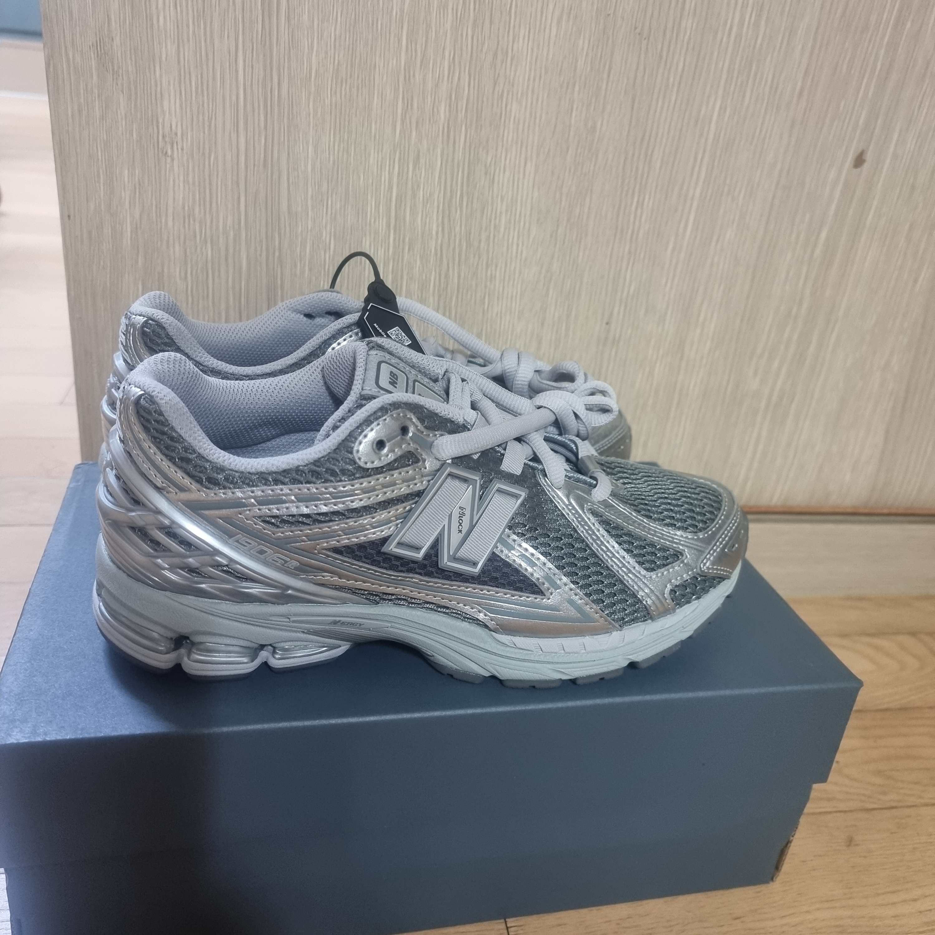 New Balance 1906R Harbor Grey Silver Metalic 착용 스타일