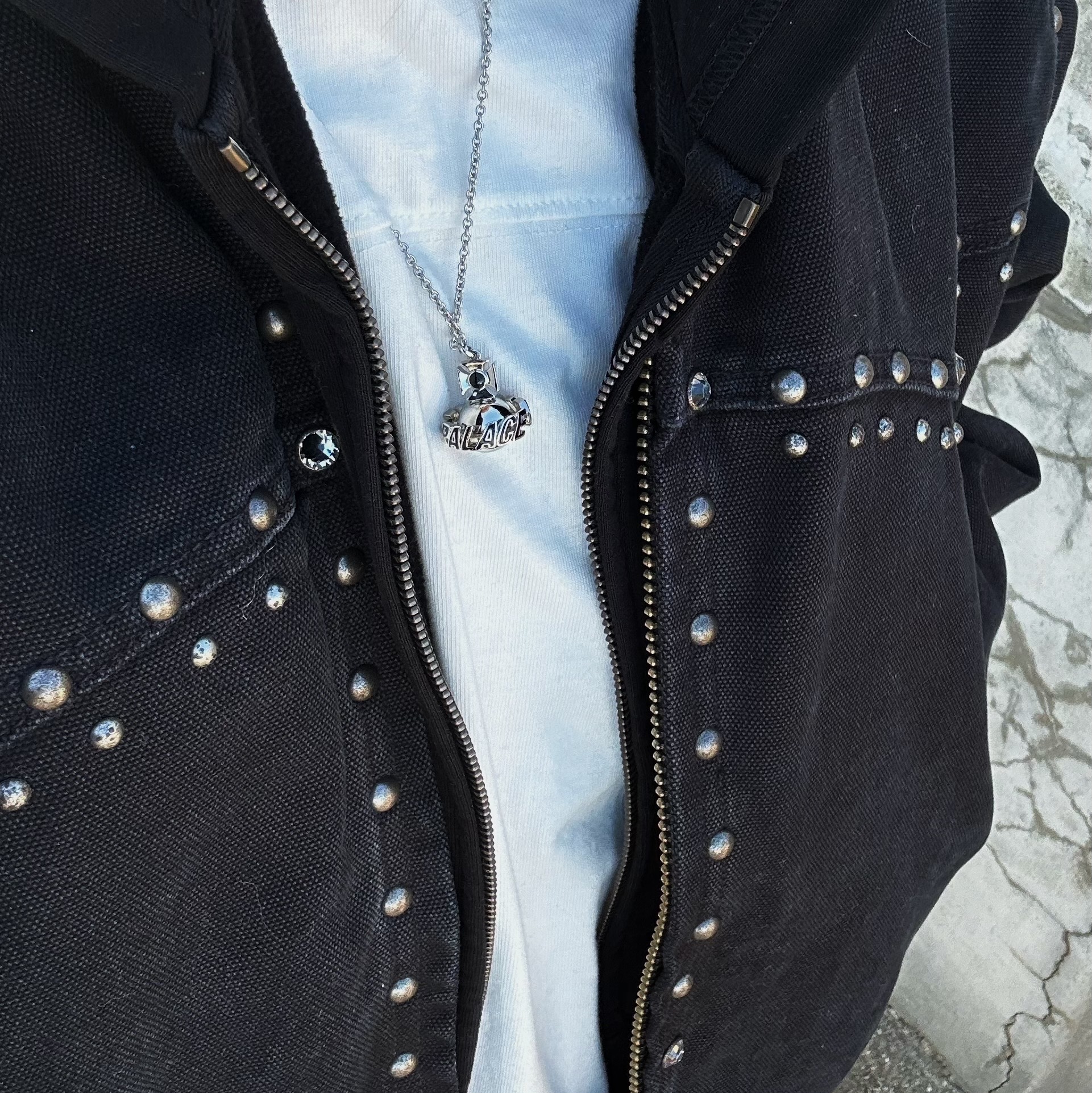 Palace x Vivienne Westwood Orb Pendant Silver - 24FW, Supreme x B.B. Simon Studded Work Jacket Black - 24FW 착용 스타일