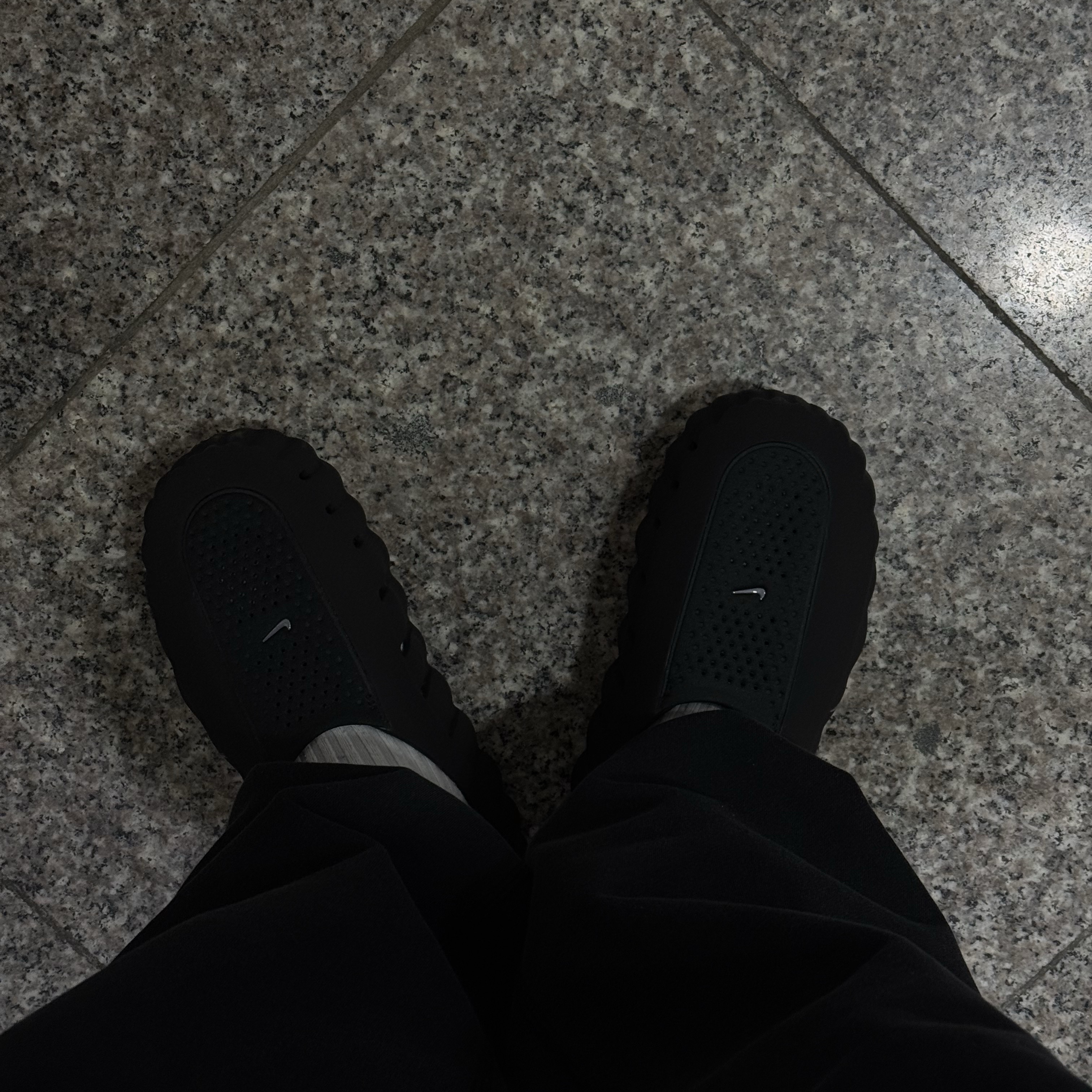 Nike Mind 001 Black Chrome 착용 스타일 - 2