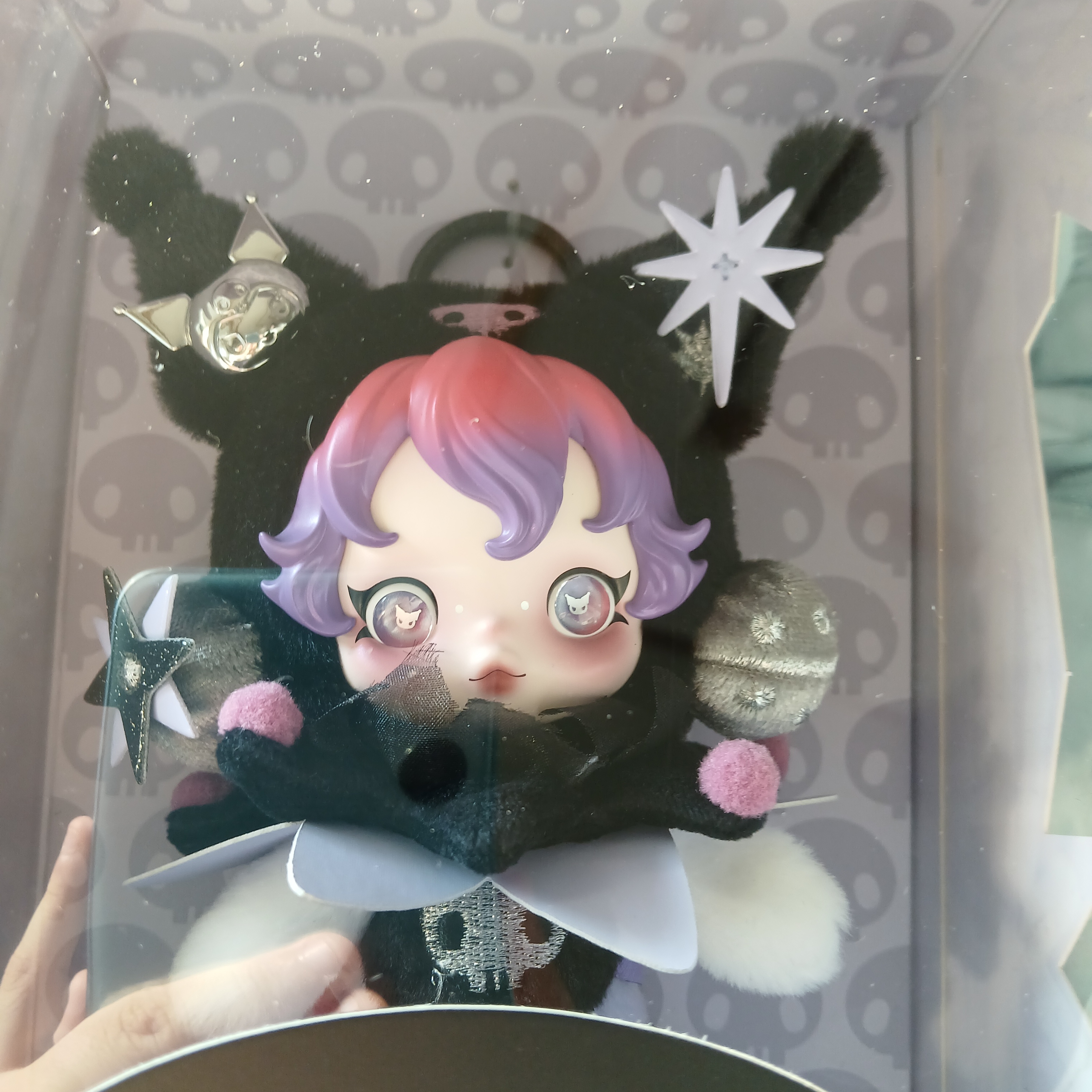Pop Mart Skullpanda x Kuromi Plush 착용 스타일