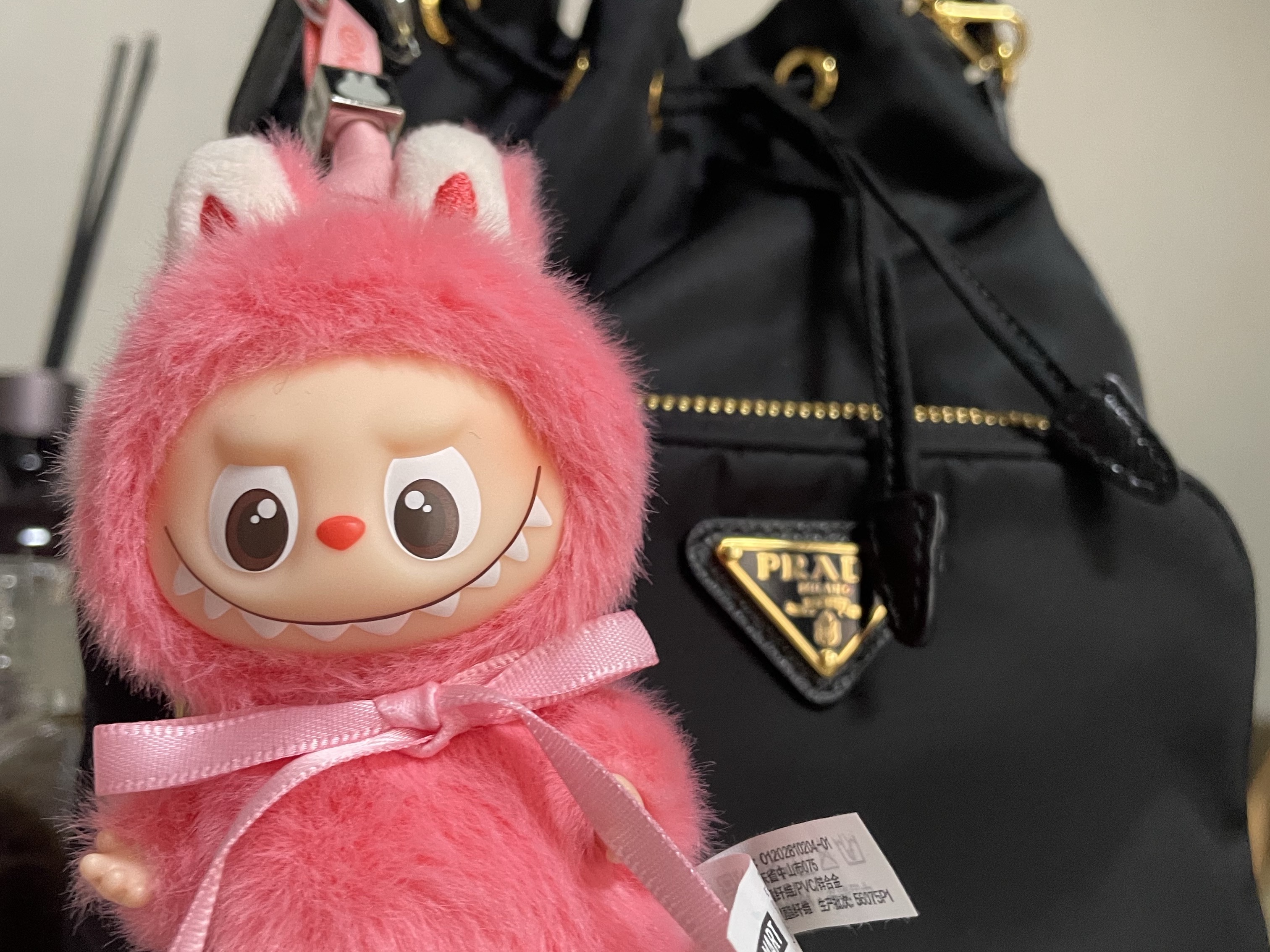 Pop Mart Labubu The Monsters Pin For Love Series Vinyl Plush Pendant (N-Z) N (Opened Case) 착용 스타일