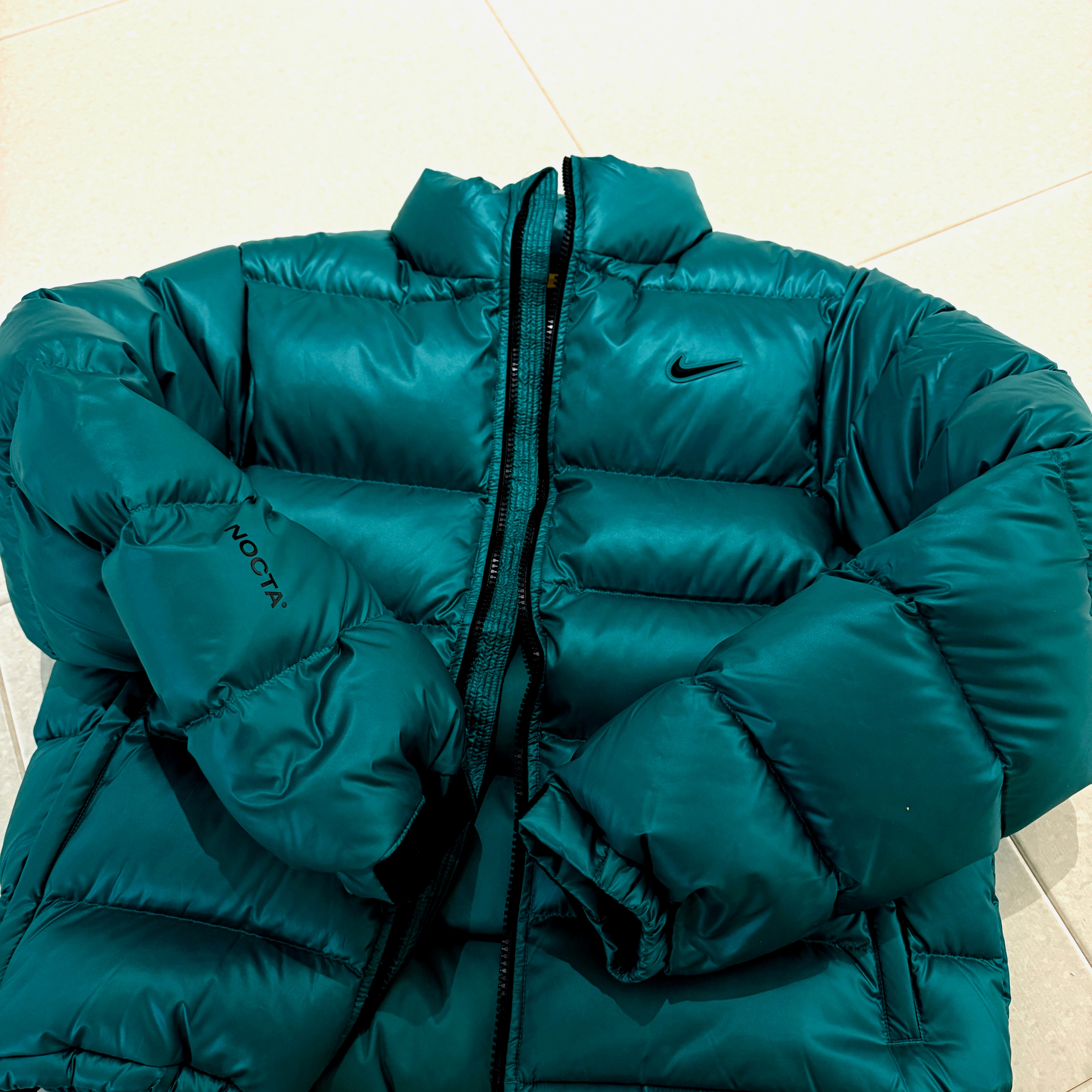 Nike x Drake Nocta Sunset Puffer Jacket Neptune Green Black - Asia 착용 스타일 - 2