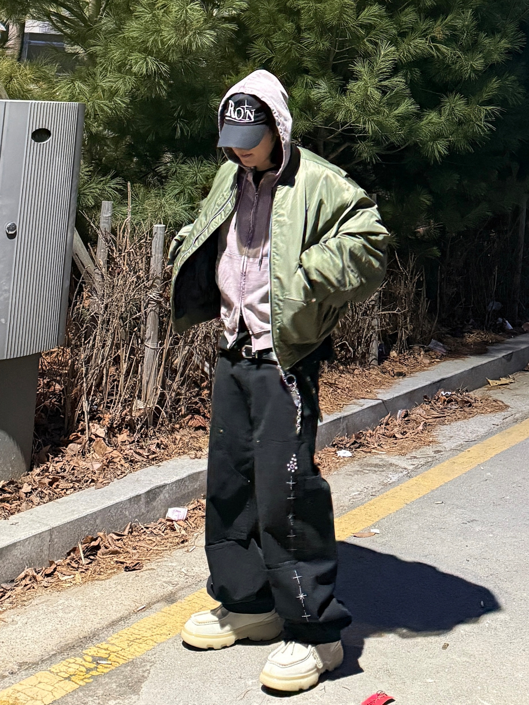 ROARINGRAD Flight Shirring MA-1 Khaki, Aoiro Fake Stud Cutted Double Knee Pants Denim Black 착용 스타일 - 2