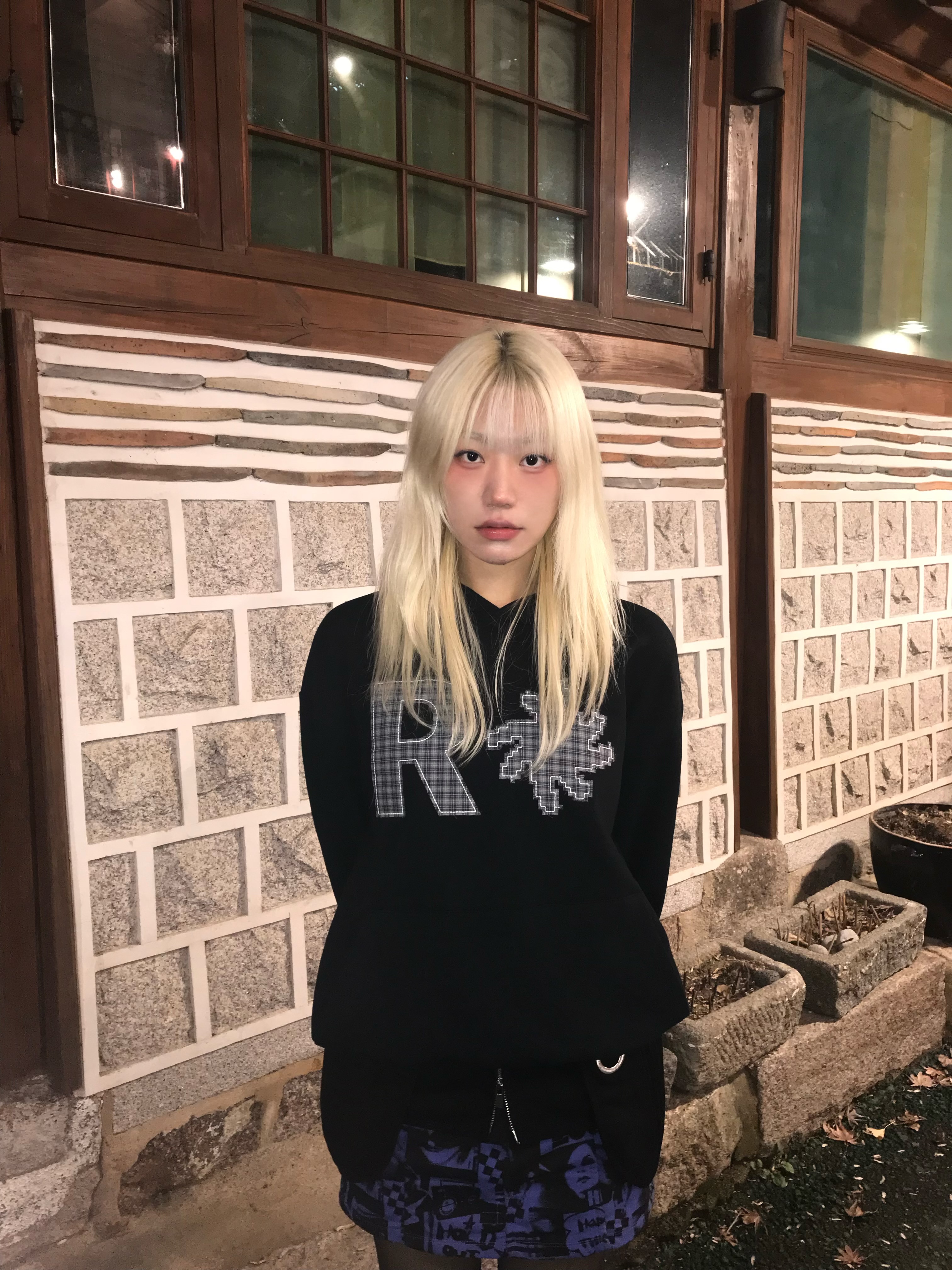SLOW RECORD HOUSE Check Patch Hoodie Black 착용 스타일 - 6