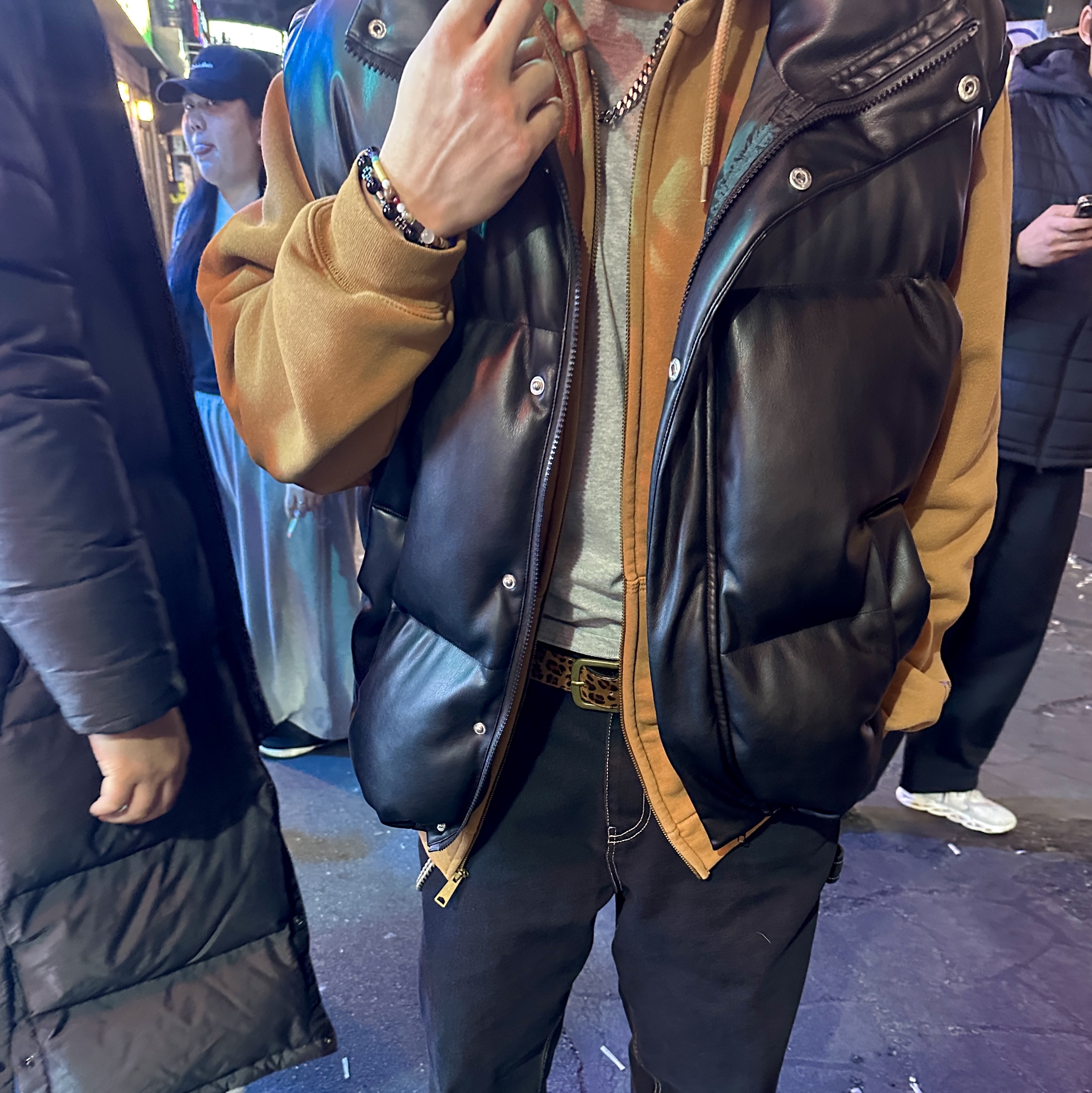 Carhartt WIP Active Jacket Hamilton Brown Rigid - Winter, THRASHER Stitch Flame Logo Carpenter Pants Black 착용 스타일 - 2