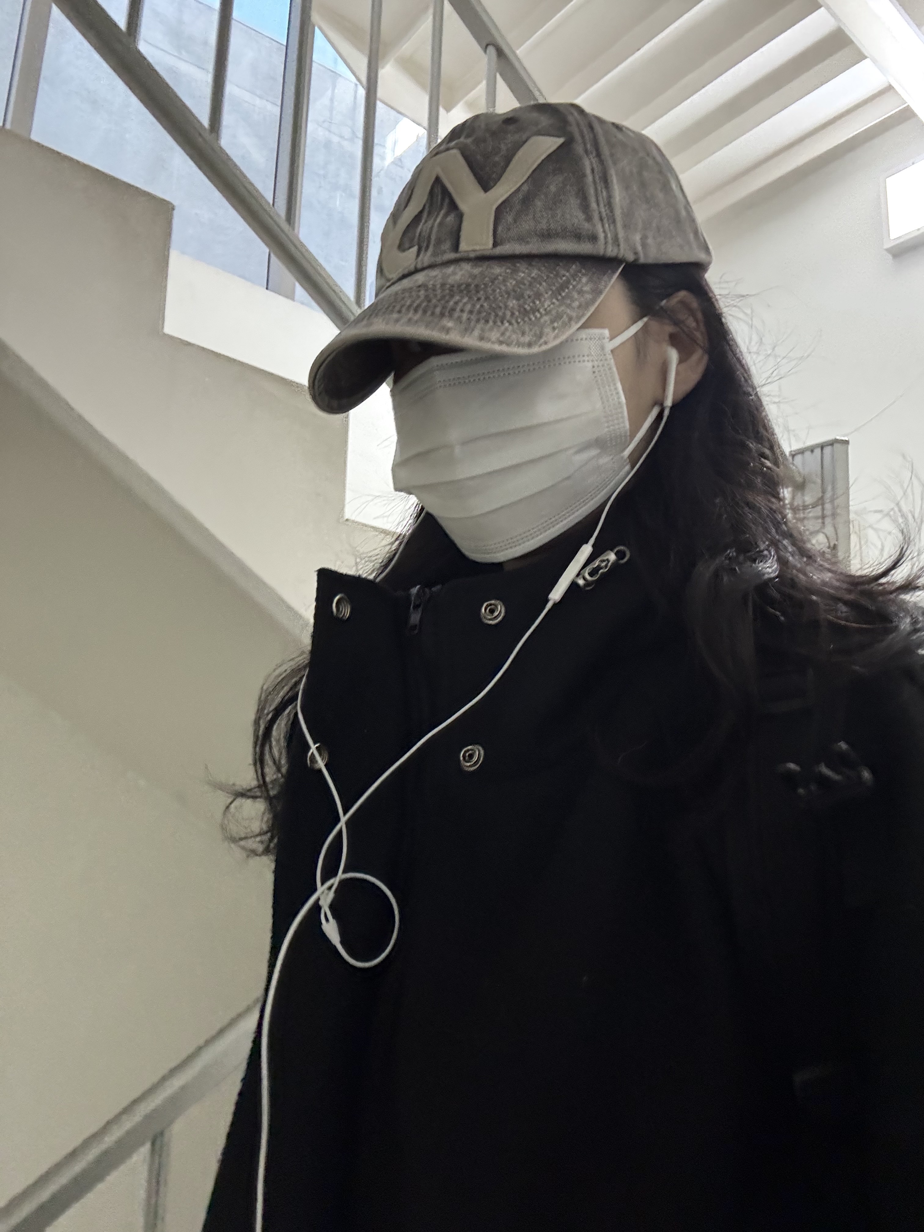 Open Yy Cotton Ball Cap Brown 착용 스타일