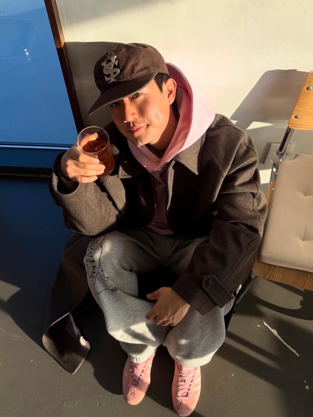 Sunday Ceremony Sy Logo 5 Panel Cotton Cap - Brown 착용 스타일