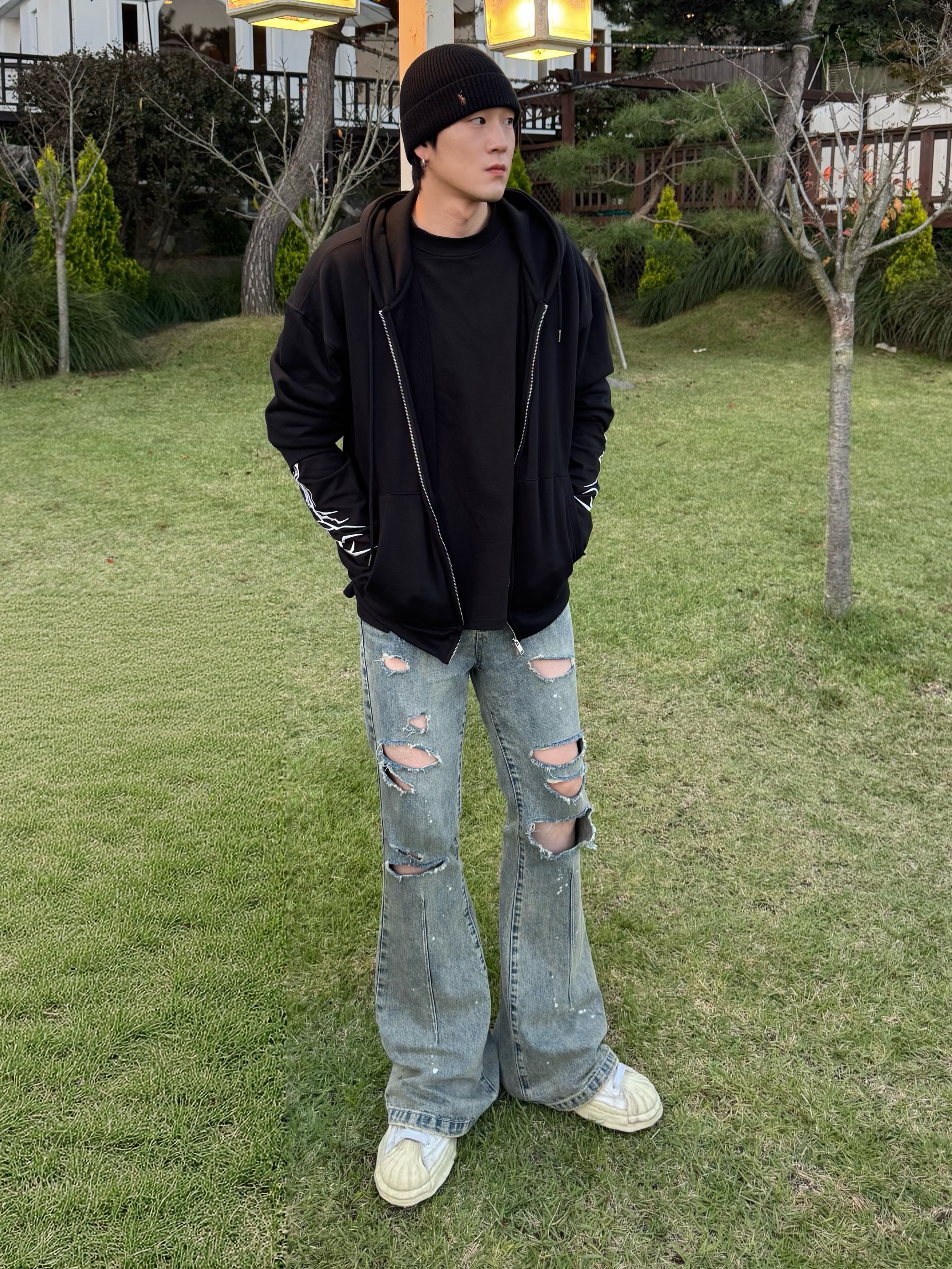 Maison Mihara Yasuhiro Blakey VL OG Sole Canvas Low-top Sneakers White, Maison Mihara Yasuhiro Blakey OG Sole Canvas Low-top Sneakers Black White 착용 스타일 - 1