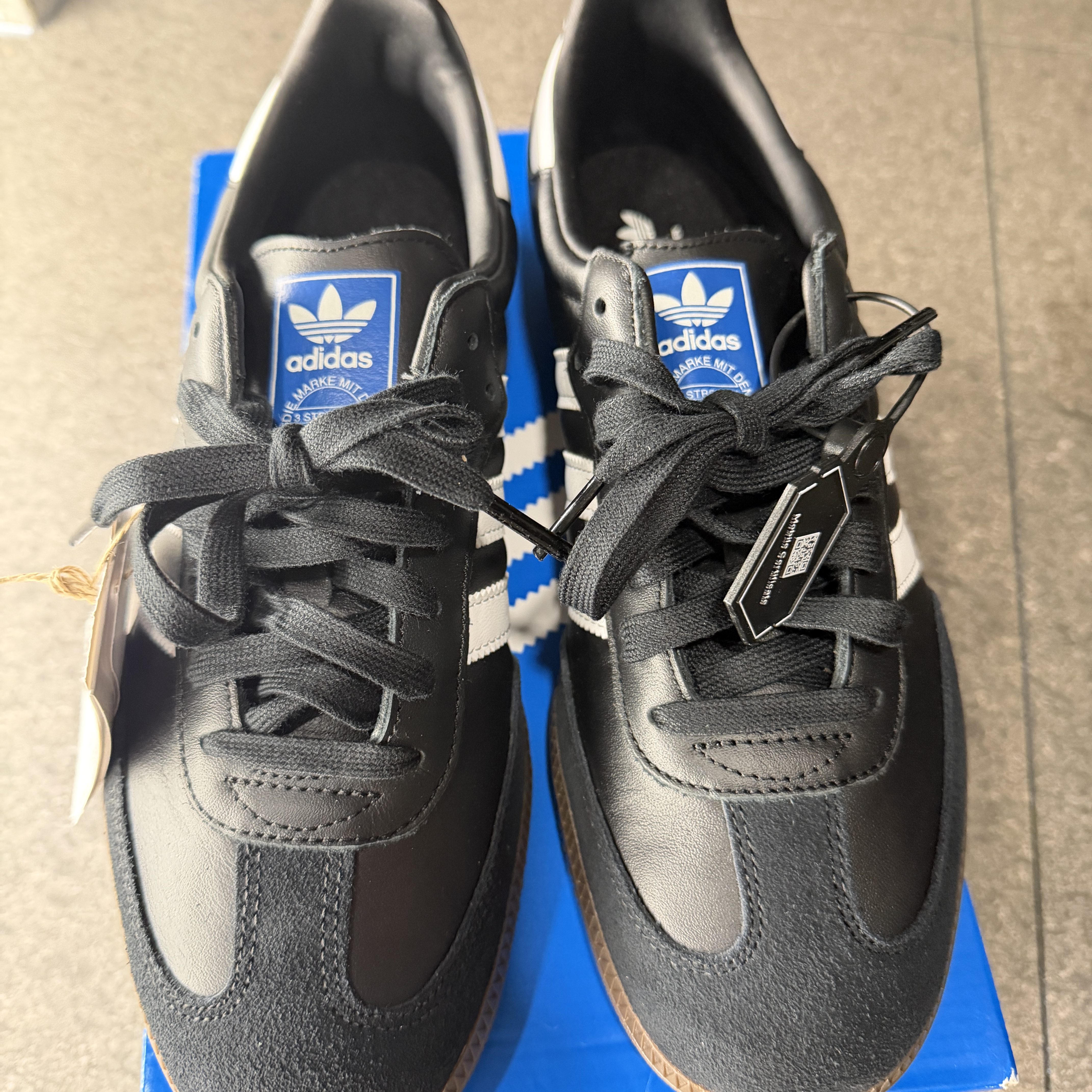 Adidas Samba OG Black White Gum 착용 스타일 - 2