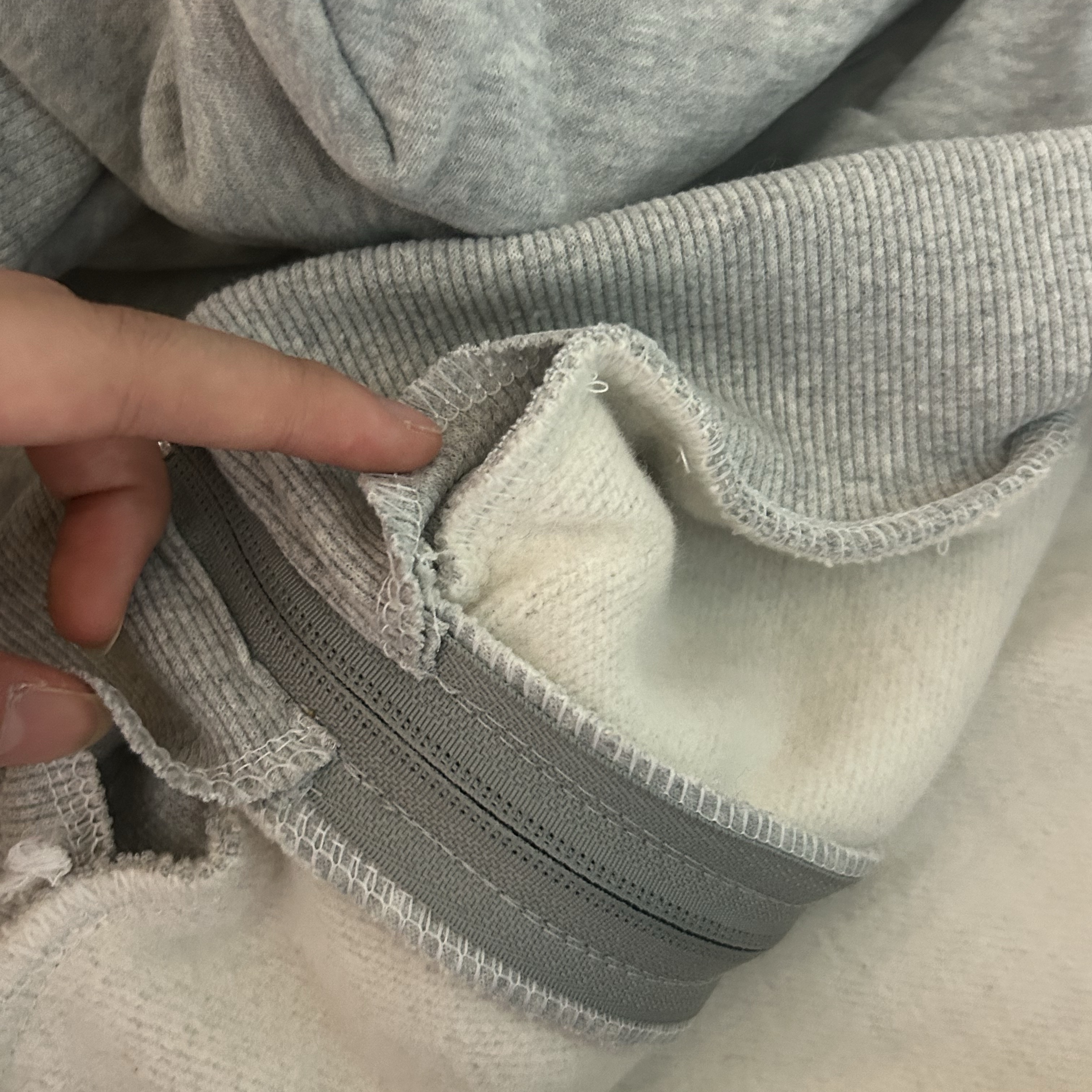 Yeezy HD-10 Grey - Korea Limited 착용 스타일
