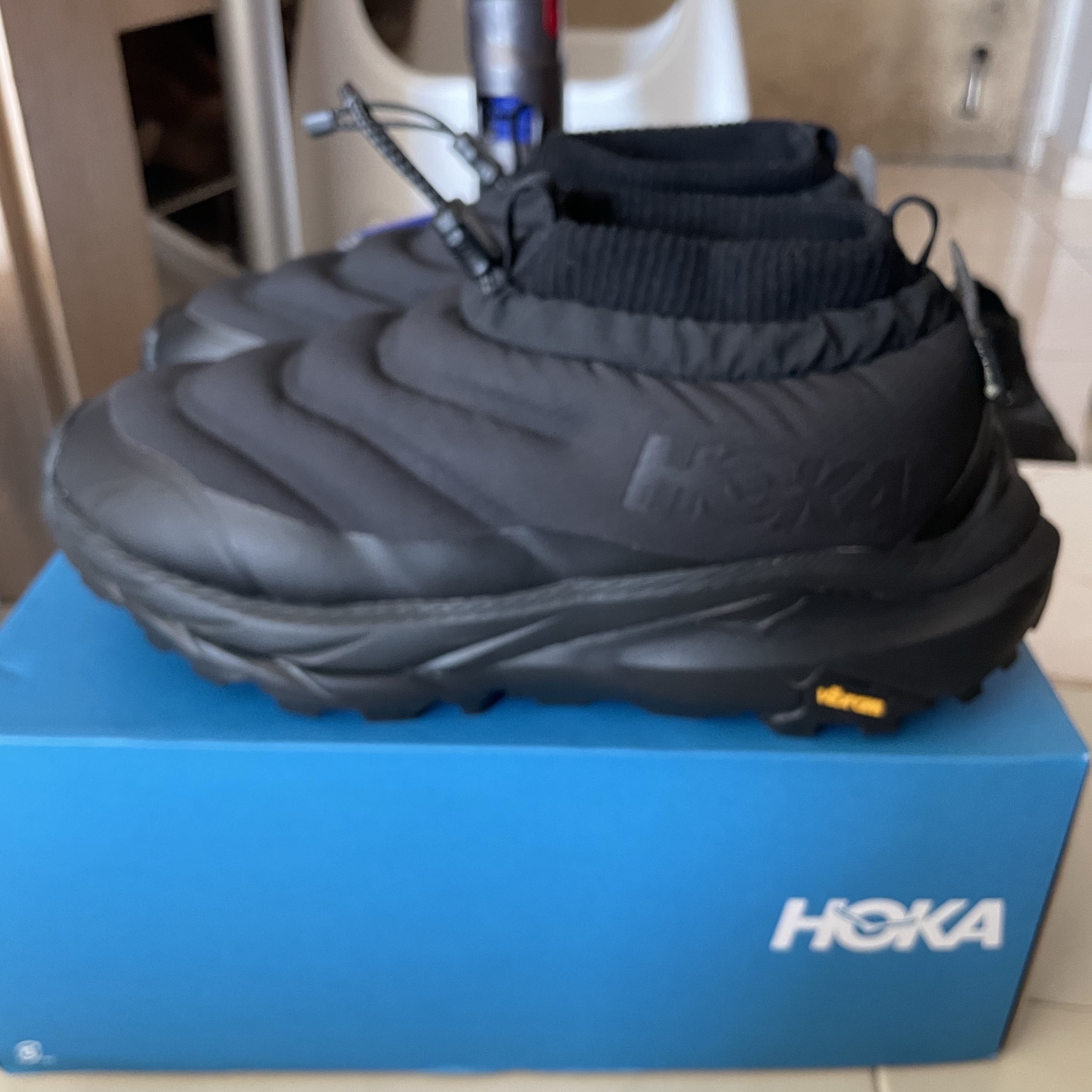 Hoka Kaha 2 Frost Moc GTX Black 착용 스타일