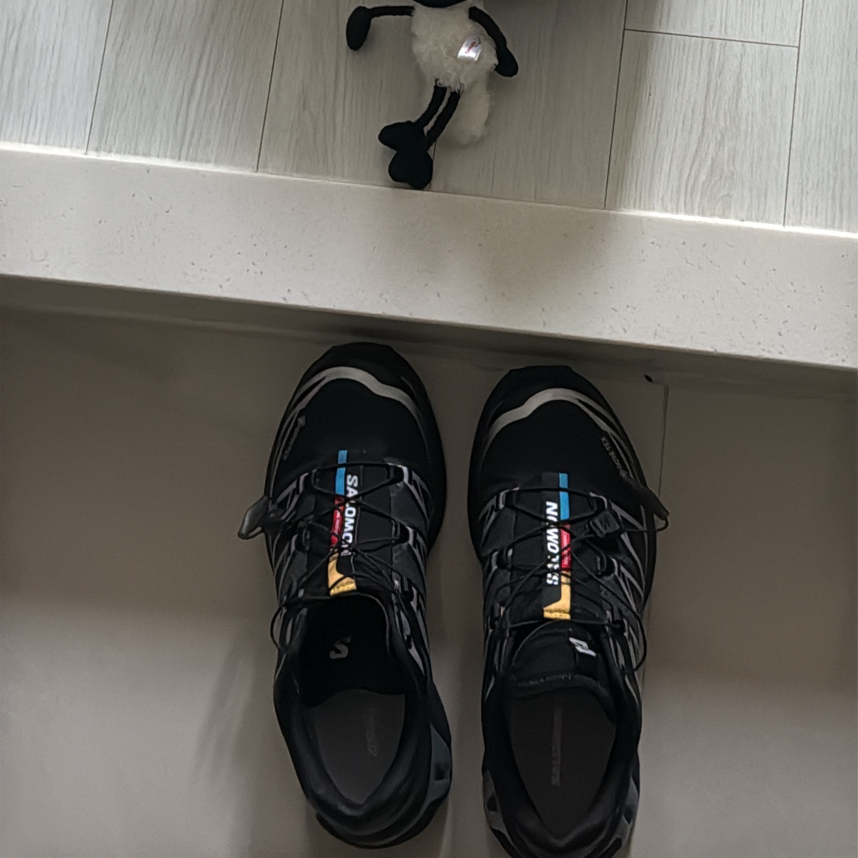 Salomon XT-6 GTX Black Silver 착용 스타일