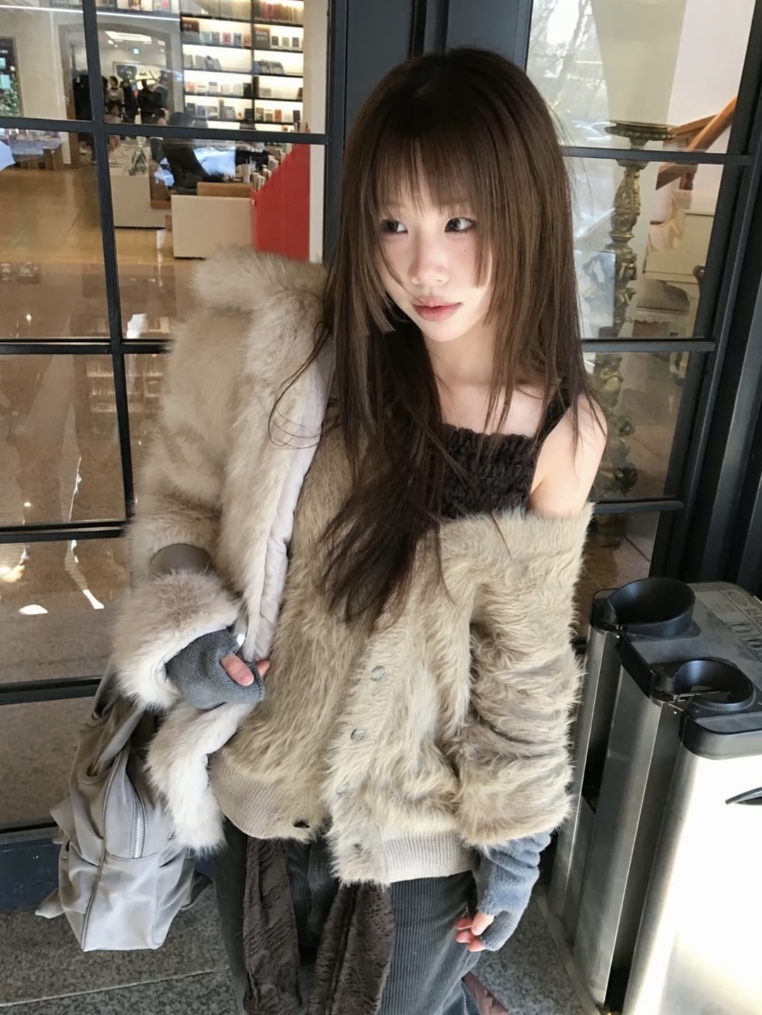 PHOS333 Hairy Cardigan Beige, PHOS333 Hairy Cardigan Black 착용 스타일 - 3