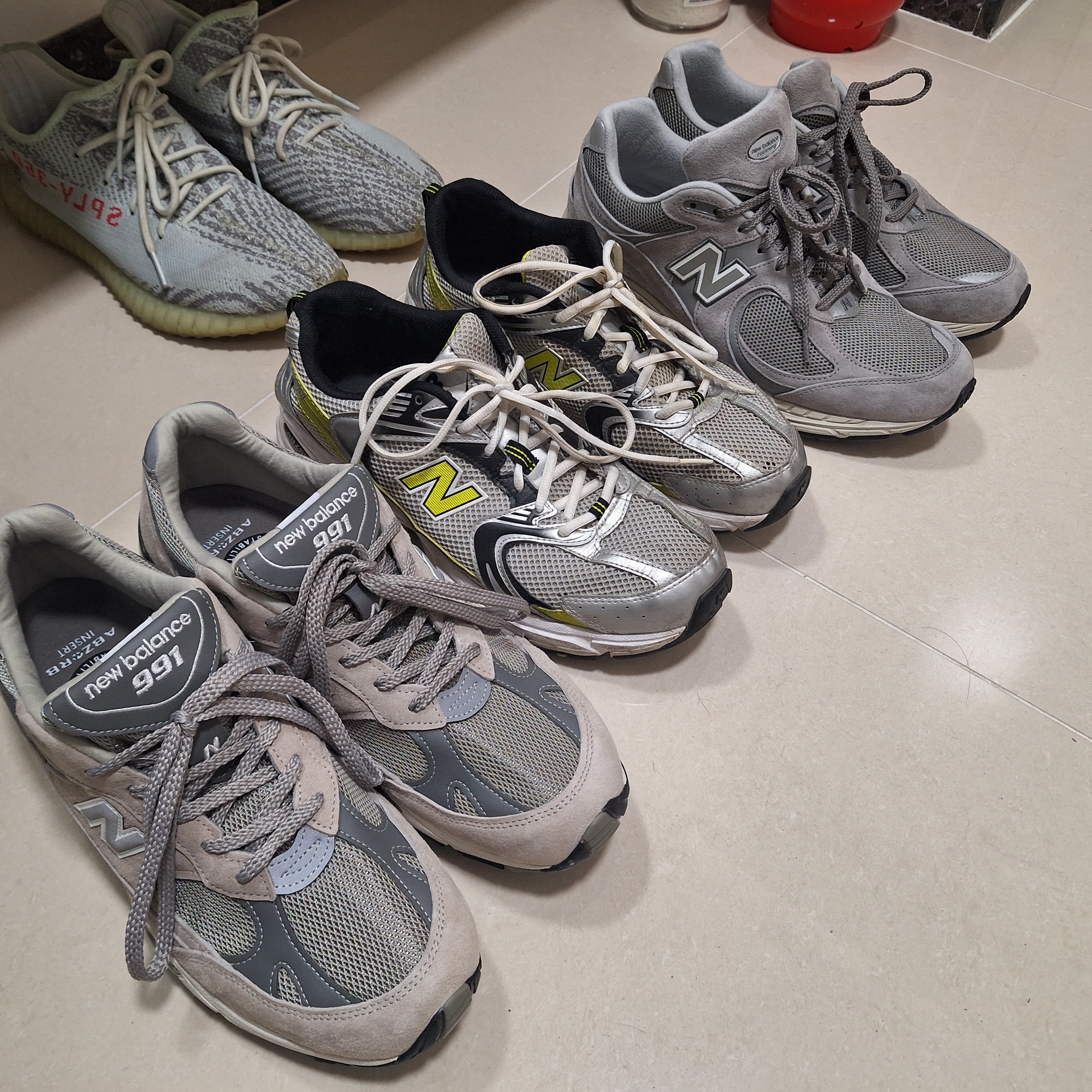 New Balance 991 Made in UK Grey, New Balance 2002R Grey 착용 스타일 - 1