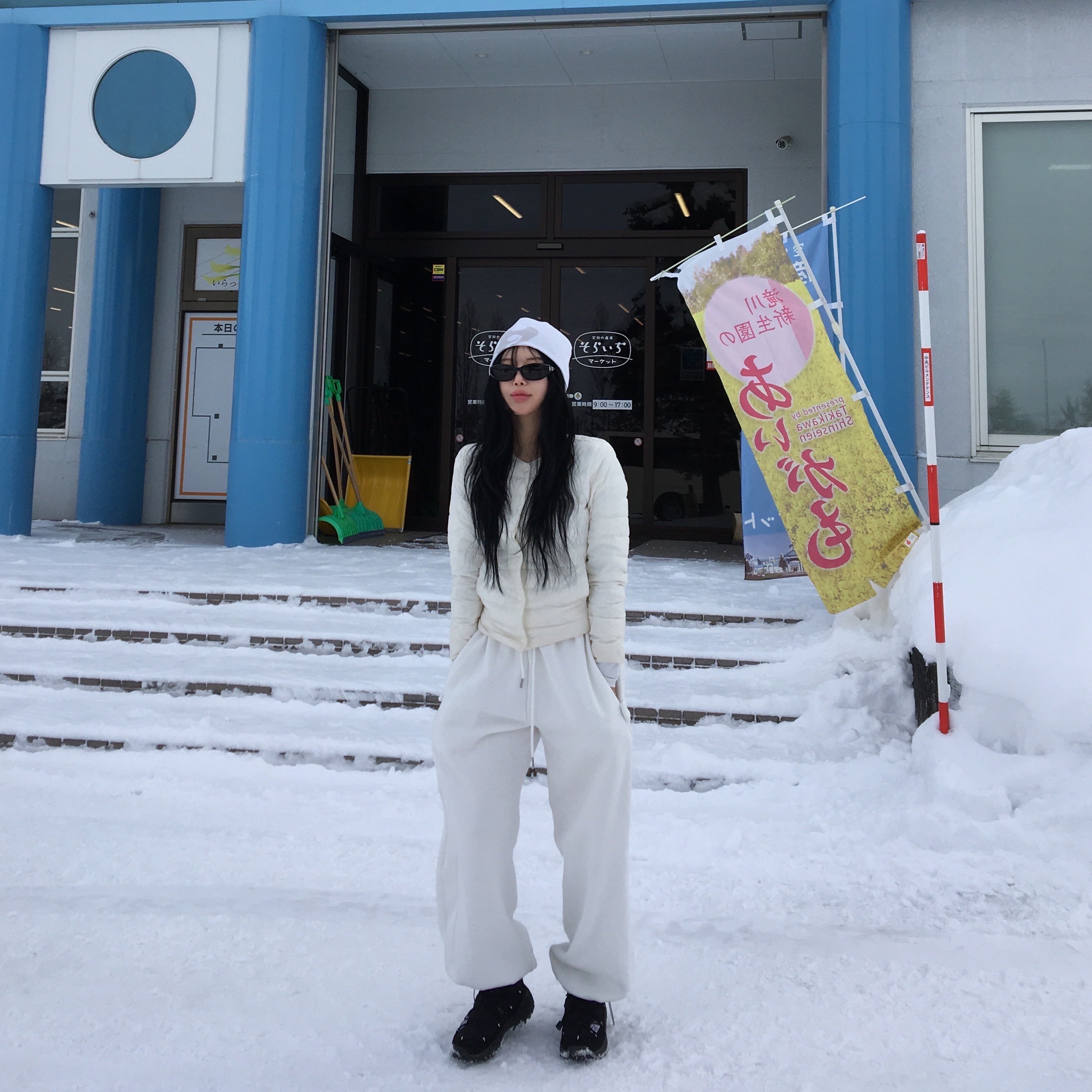 The North Face Borealis Bootie Black, Sansan Gear Logo Beanie White - 25SS 착용 스타일 - 1