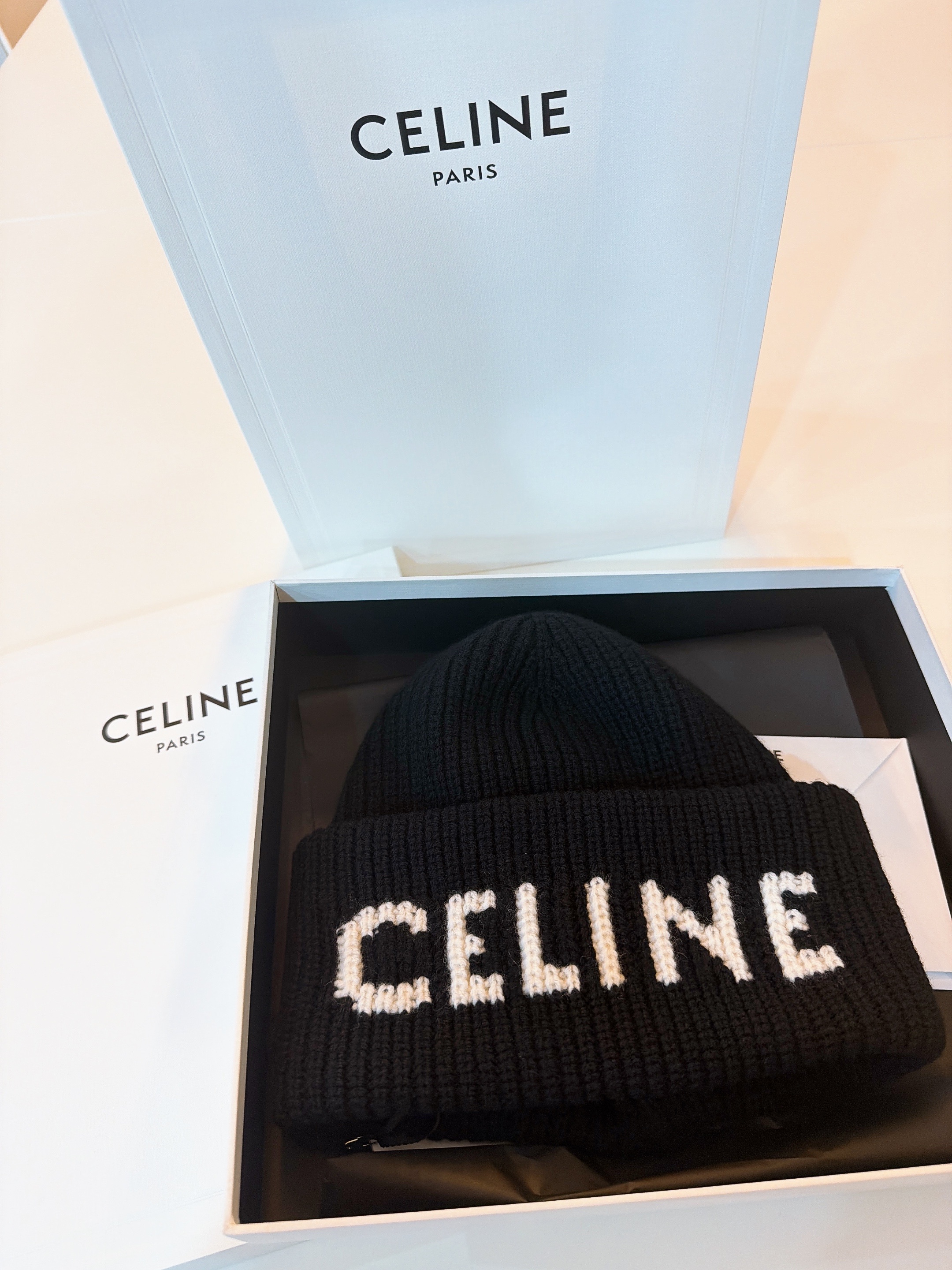 Celine Embroidered Knit Wool Beanie Black 착용 스타일