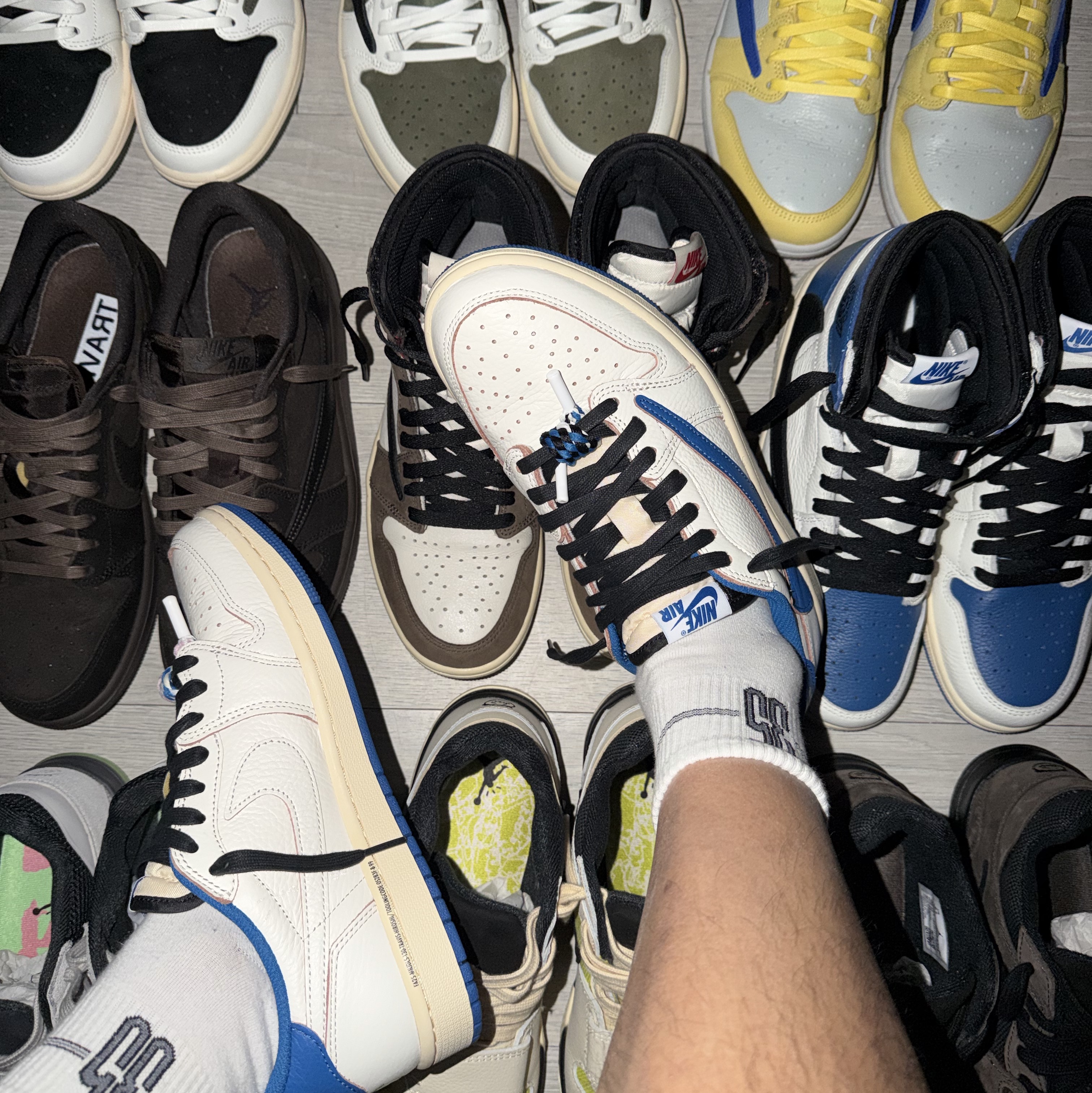 Jordan 1 x Travis Scott x Fragment Retro Low OG SP Sail Military Blue, Jordan x Travis Scott x Chase B Jumpman Jack TR Black Night Silver 착용 스타일