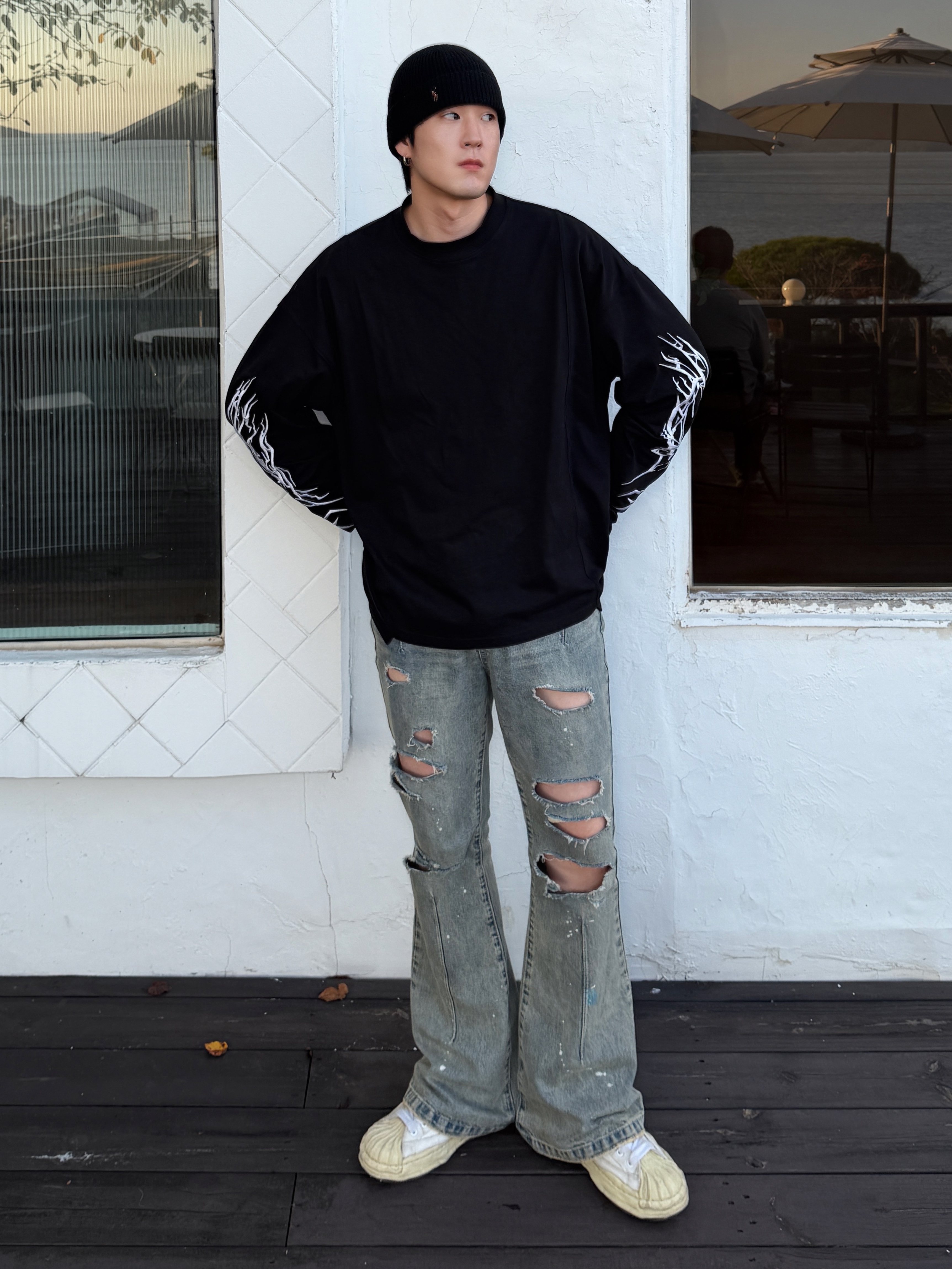 Maison Mihara Yasuhiro Blakey VL OG Sole Canvas Low-top Sneakers White, Maison Mihara Yasuhiro Blakey OG Sole Canvas Low-top Sneakers Black White 착용 스타일 - 2