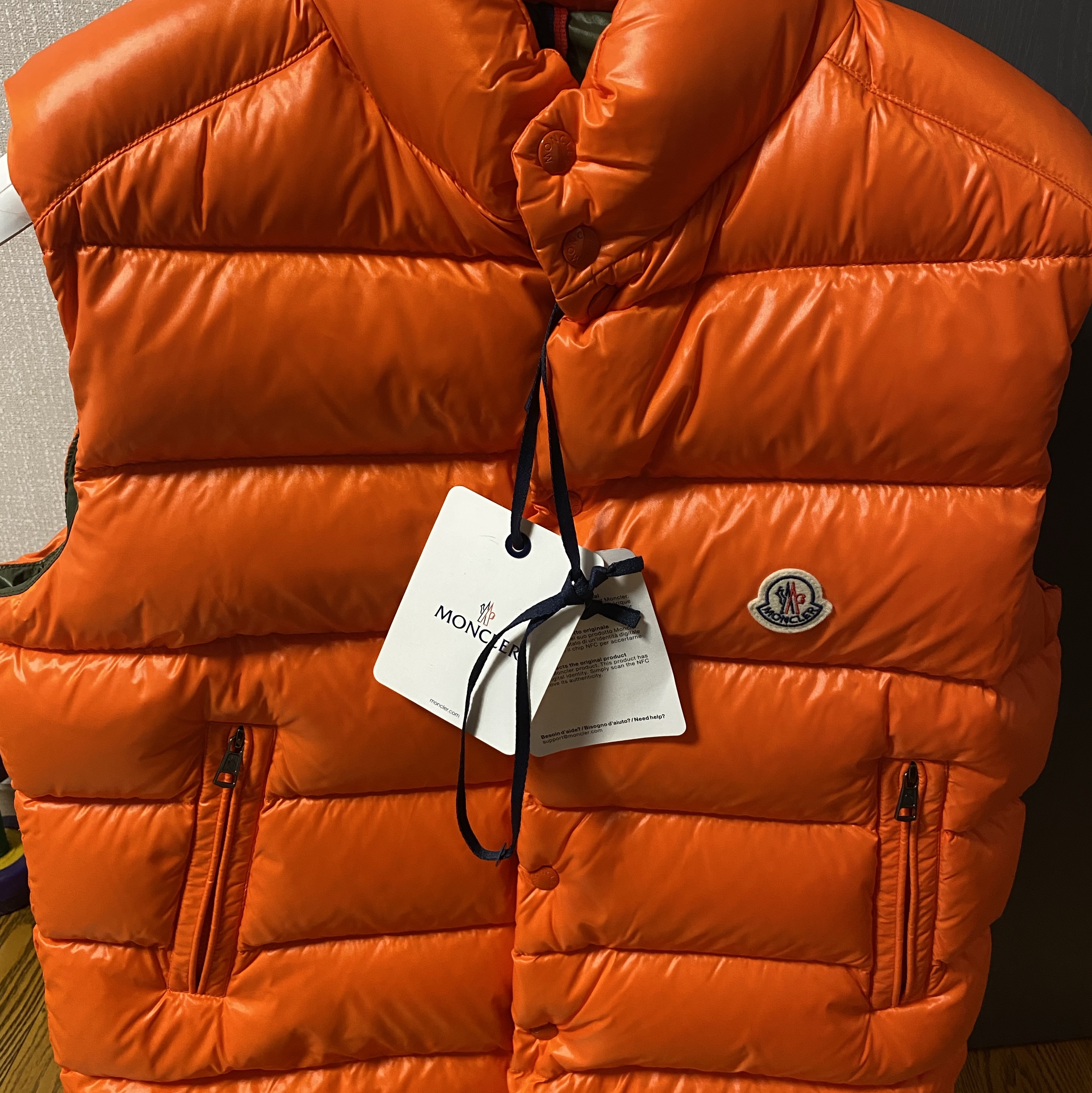 Moncler Tibb Down Gilet Orange - 23FW 착용 스타일 - 1