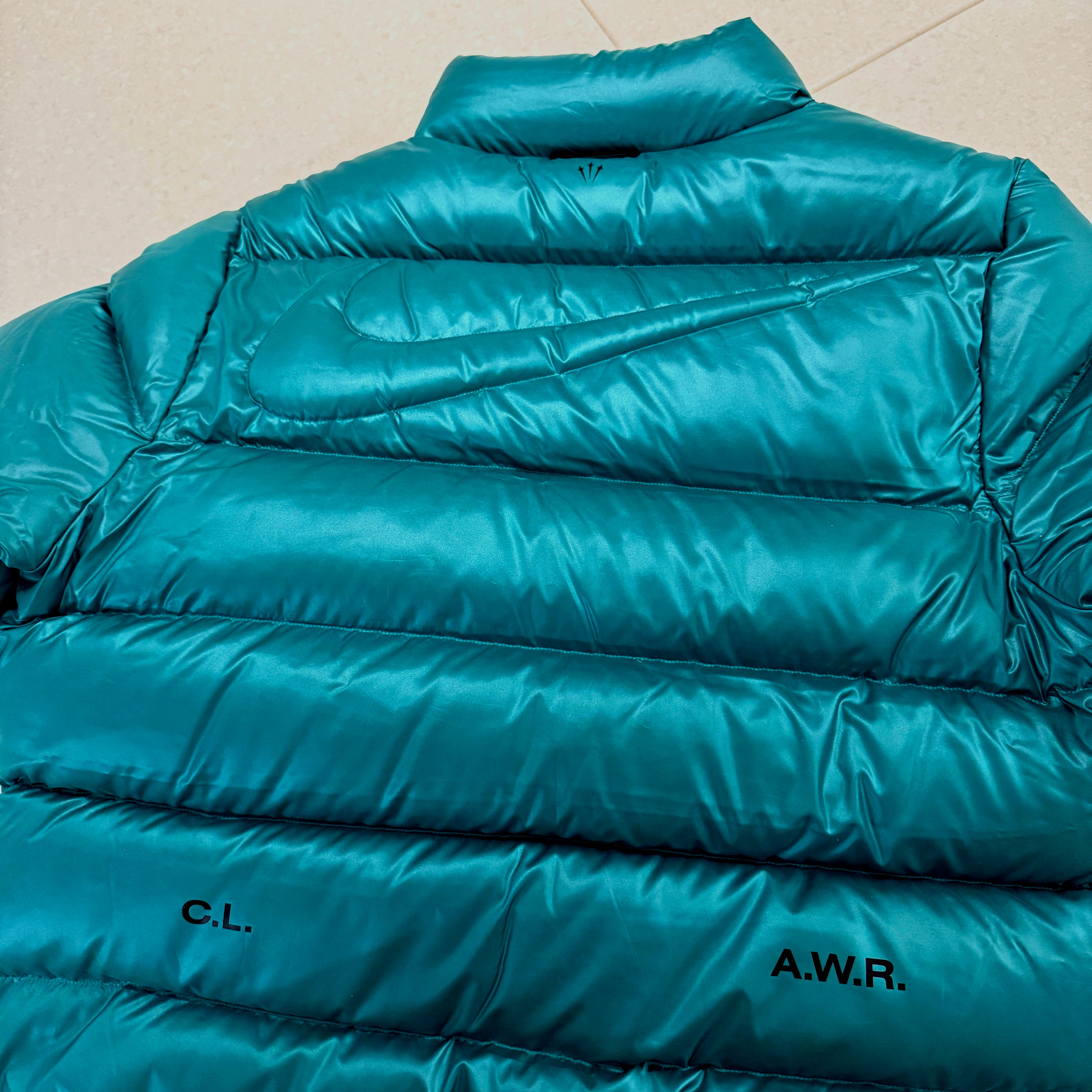 Nike x Drake Nocta Sunset Puffer Jacket Neptune Green Black - Asia 착용 스타일 - 3