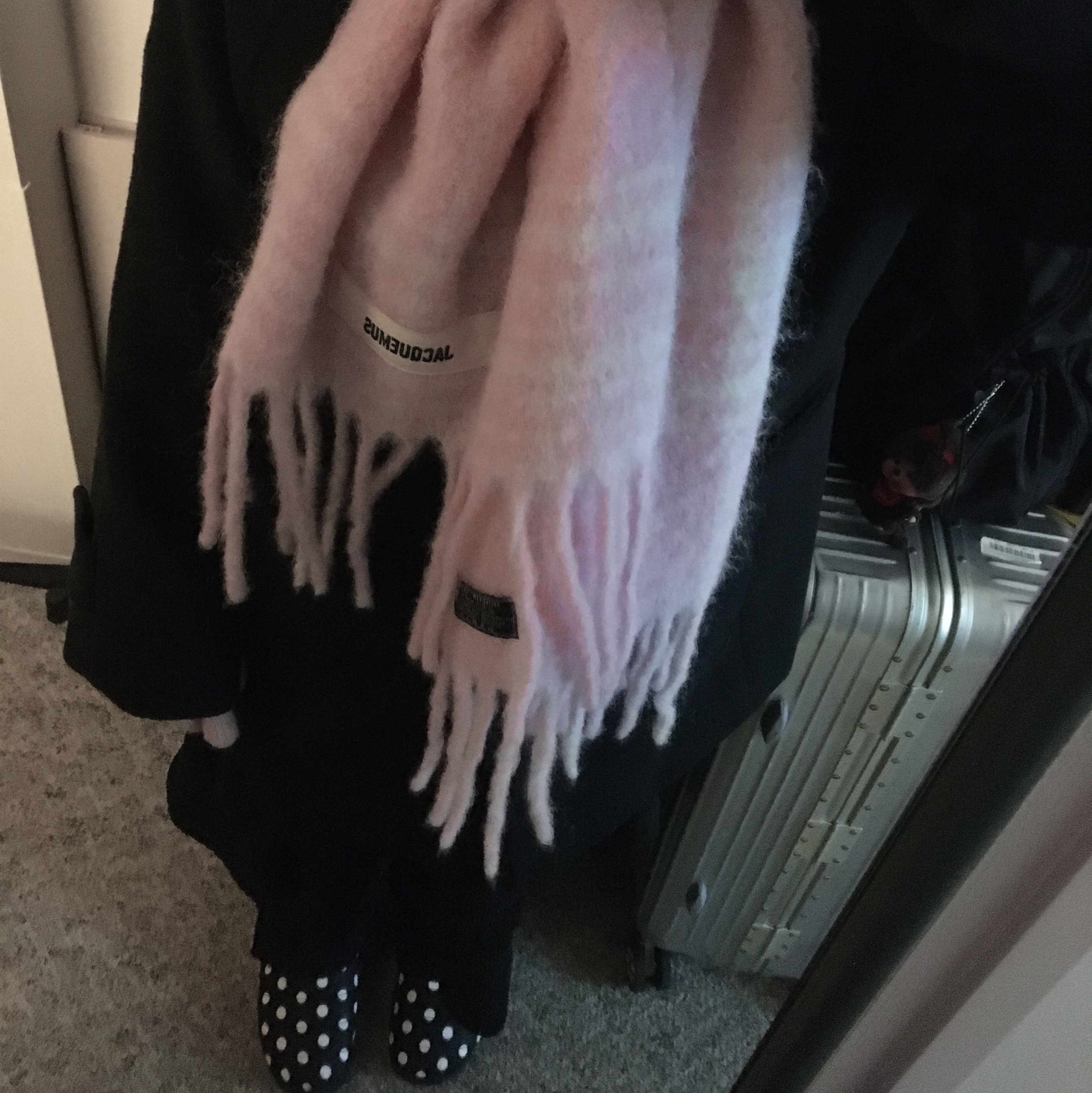 Subu Permanent F-Line Dots, Jacquemus L’echarpe Carro Le Chouchou Jacquard Check Muffler Light Pink 착용 스타일 - 3