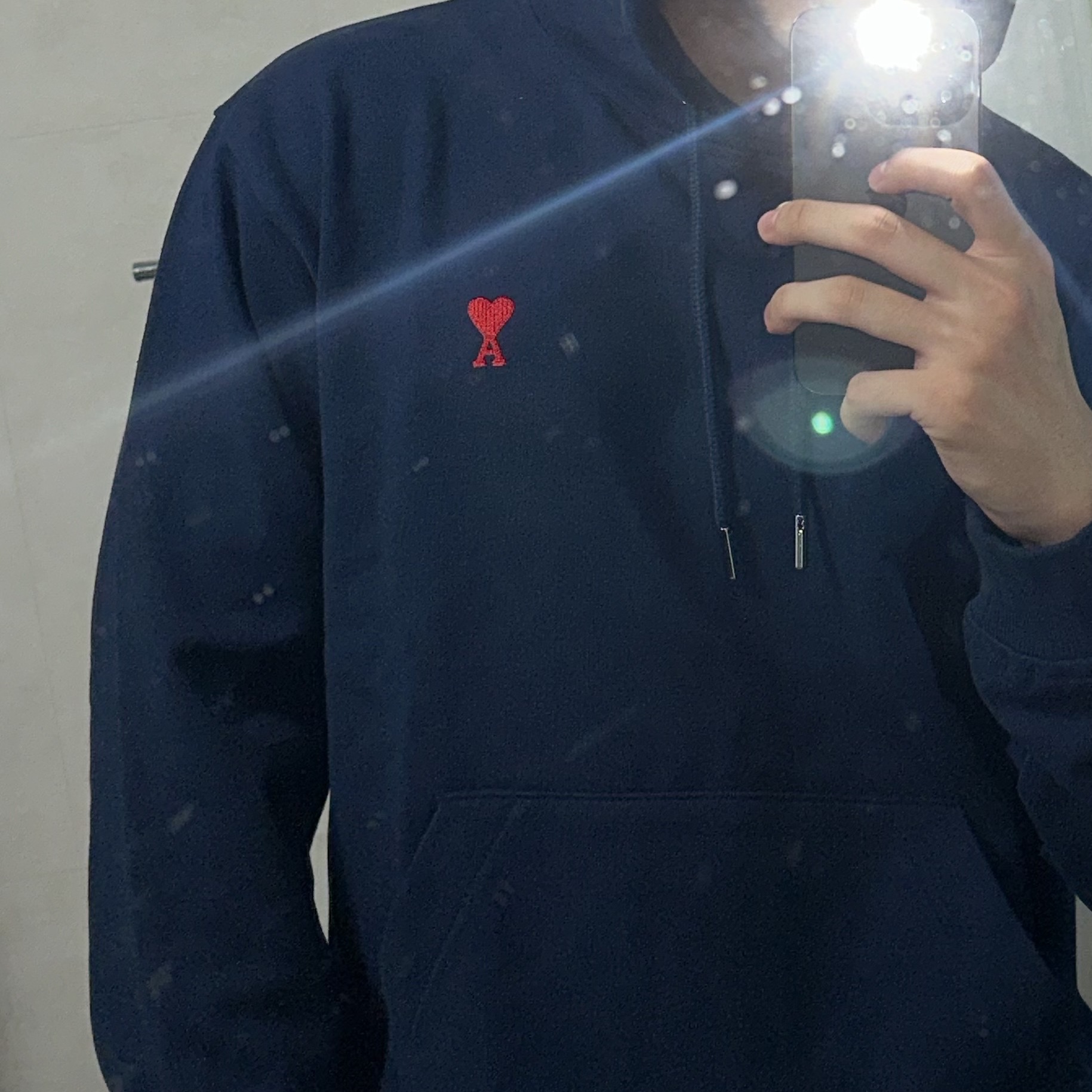 AMI de Coeur Loopback Oragnic Cotton Fleece Hoodie Night Blue 착용 스타일