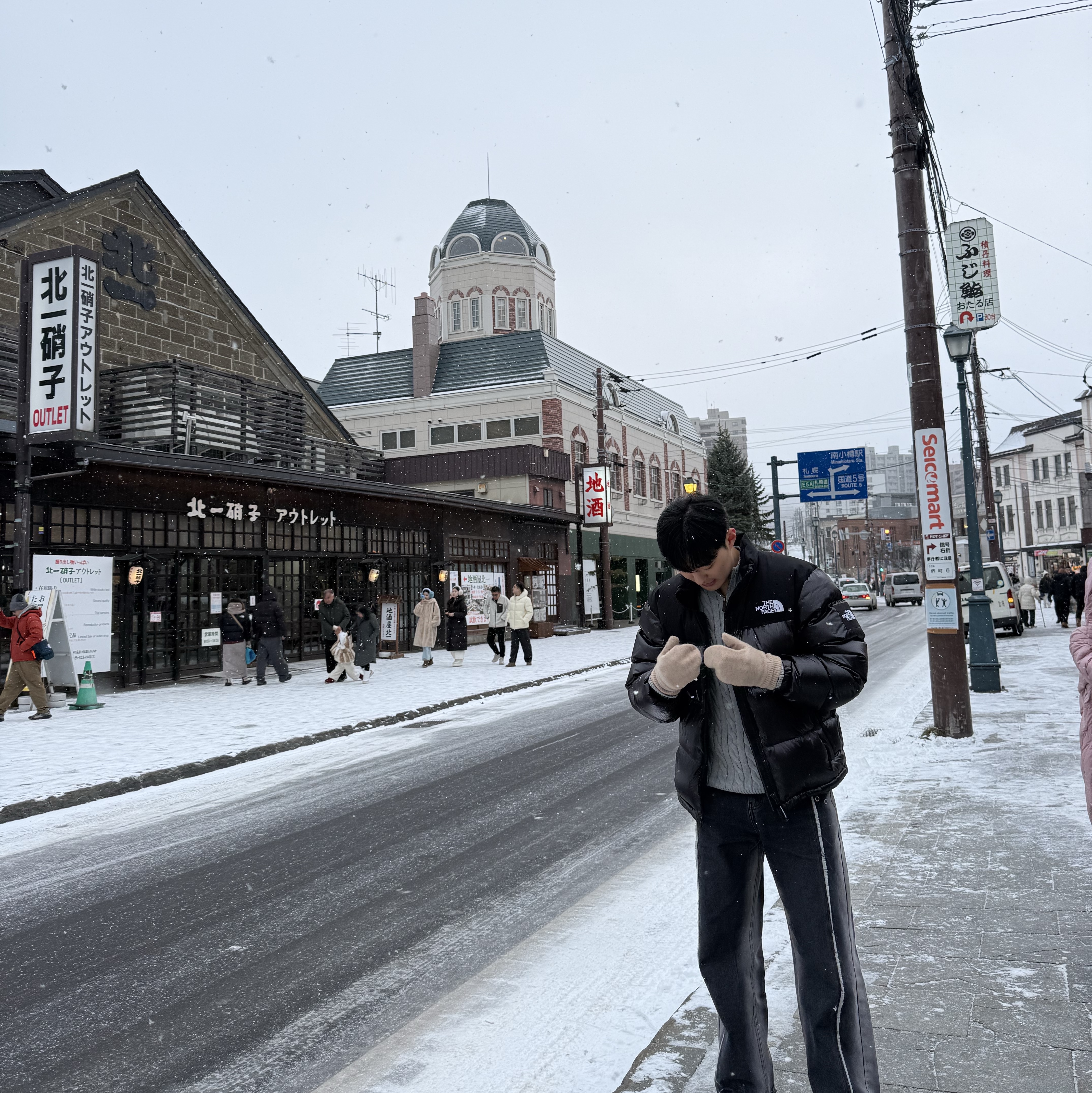 The North Face White Label Novelty Nuptse RDS Down Jacket Black 착용 스타일